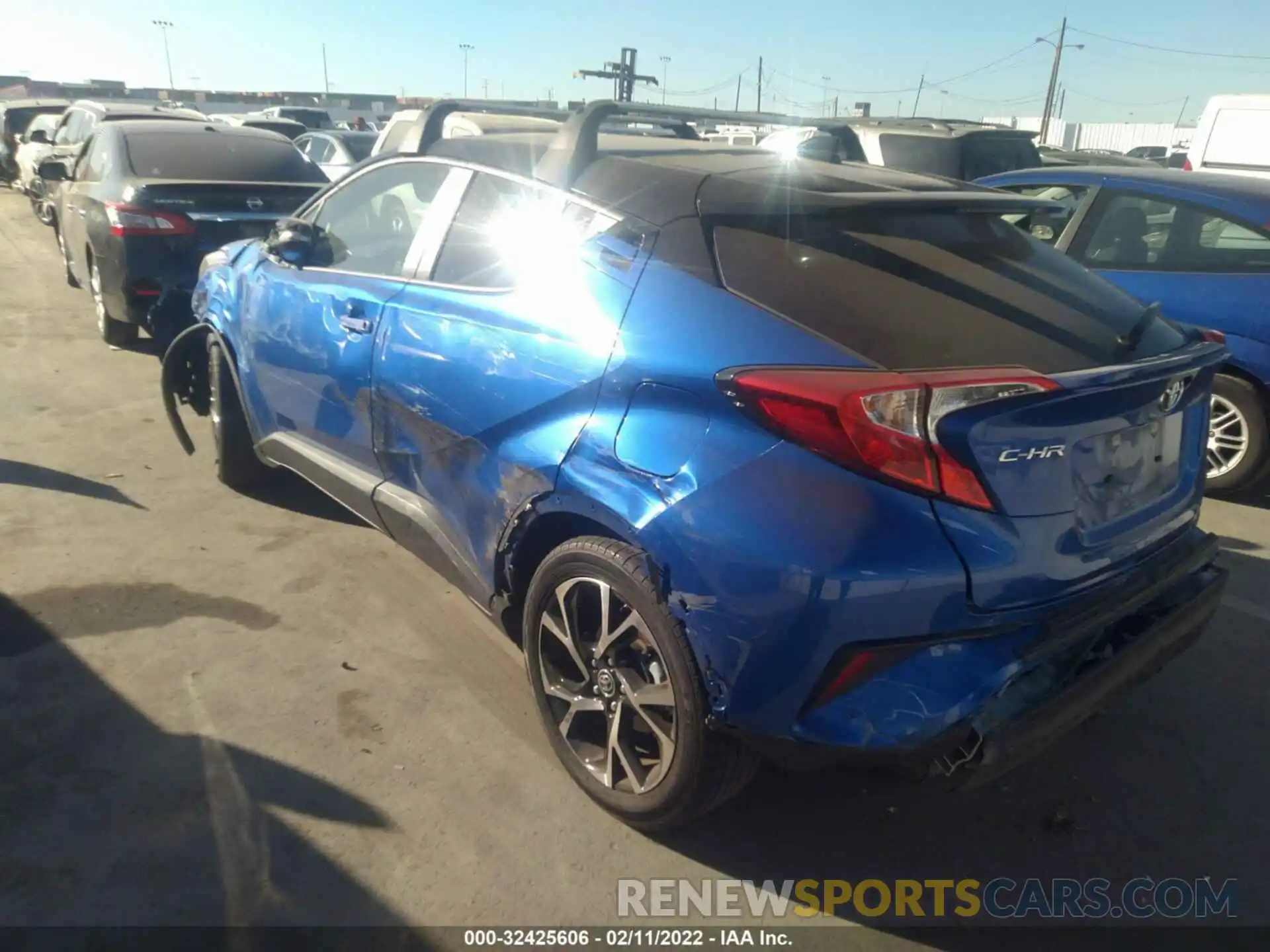 3 Photograph of a damaged car JTNKHMBX0L1067470 TOYOTA C-HR 2020