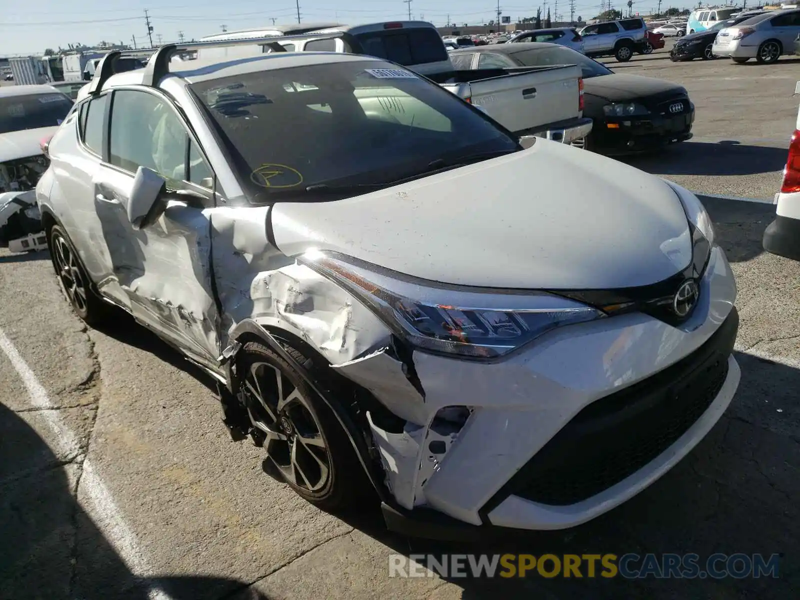 1 Photograph of a damaged car JTNKHMBX0L1071681 TOYOTA C-HR 2020