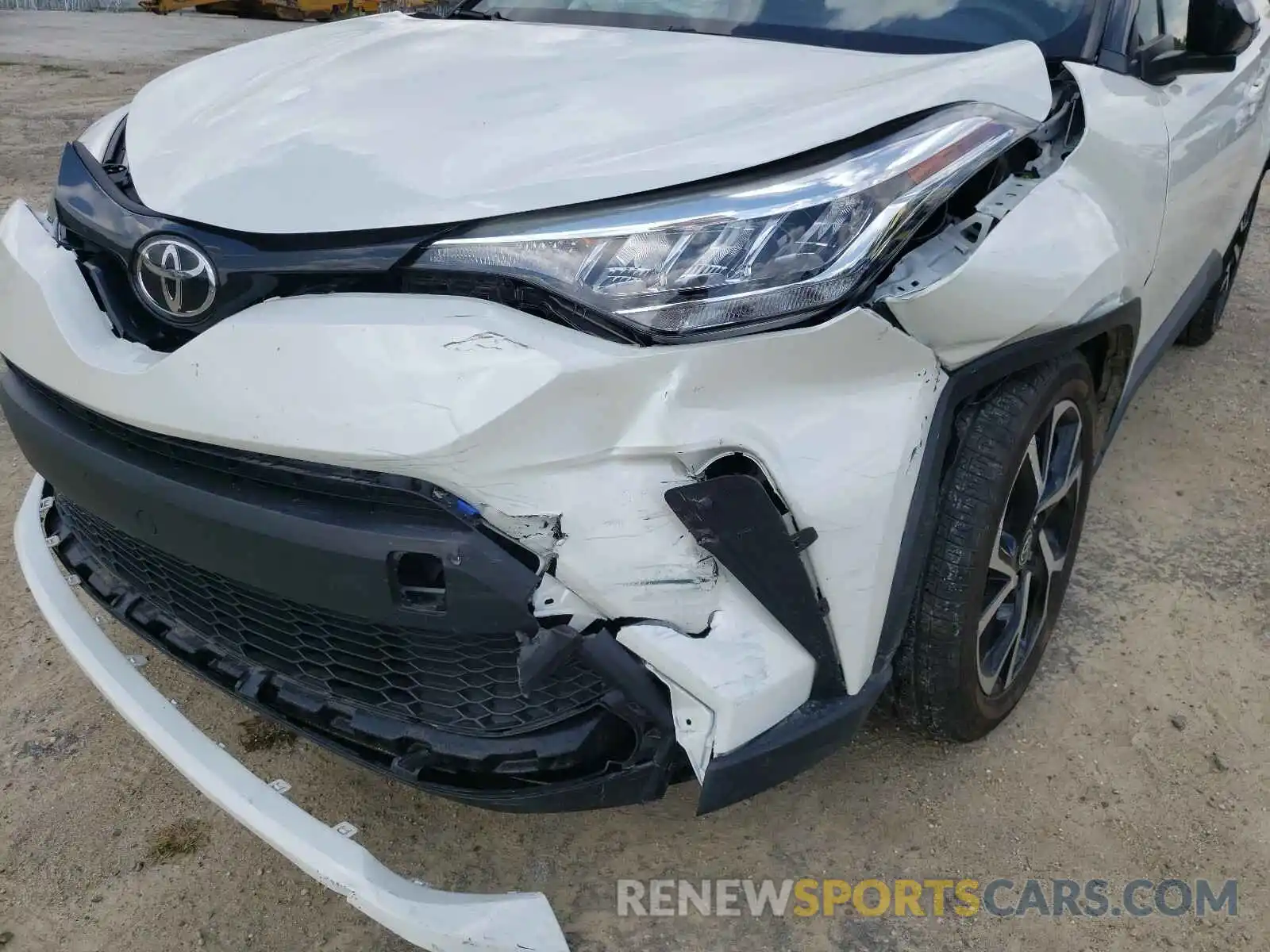 9 Photograph of a damaged car JTNKHMBX0L1077240 TOYOTA C-HR 2020