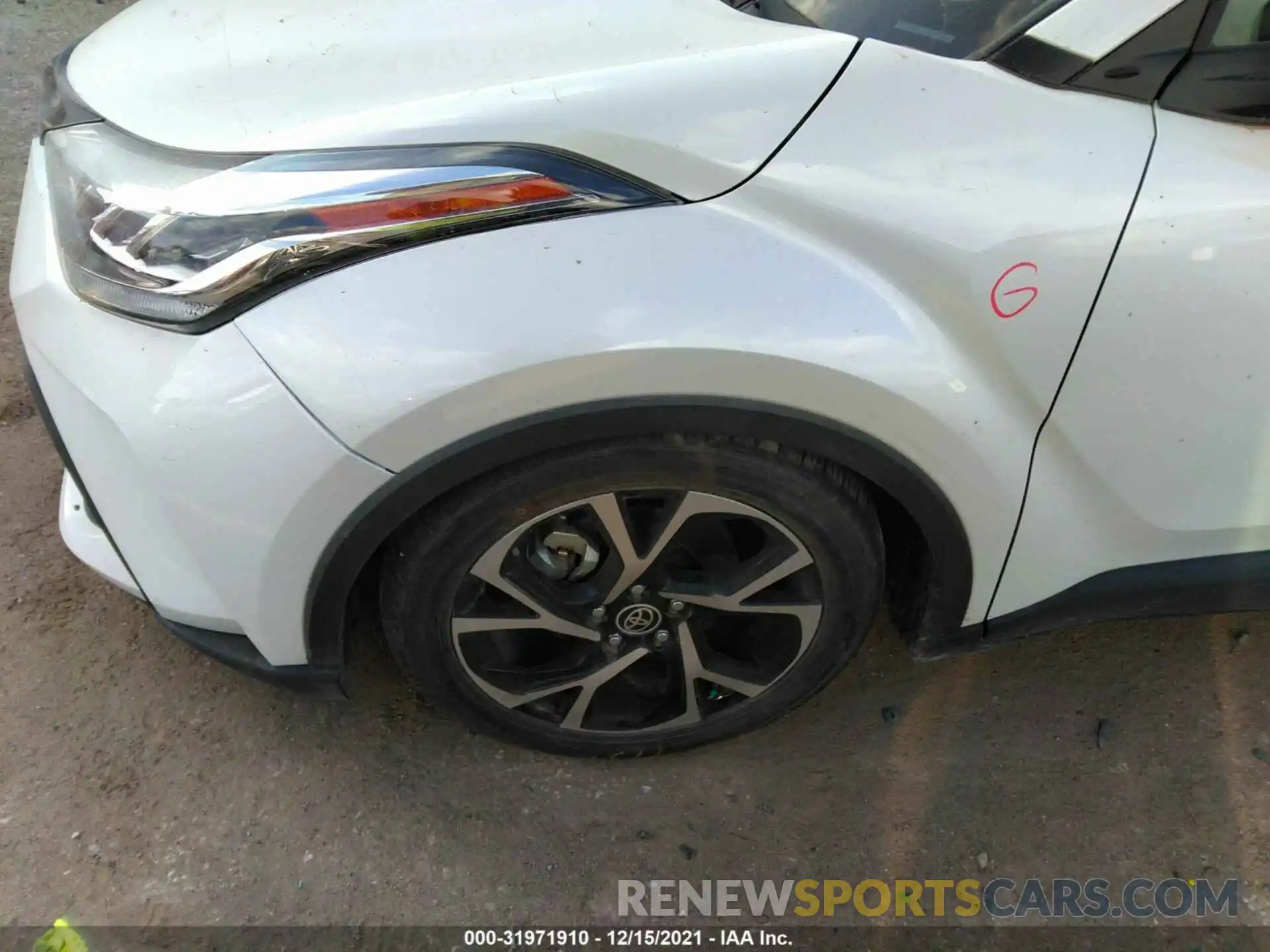 12 Photograph of a damaged car JTNKHMBX0L1094300 TOYOTA C-HR 2020