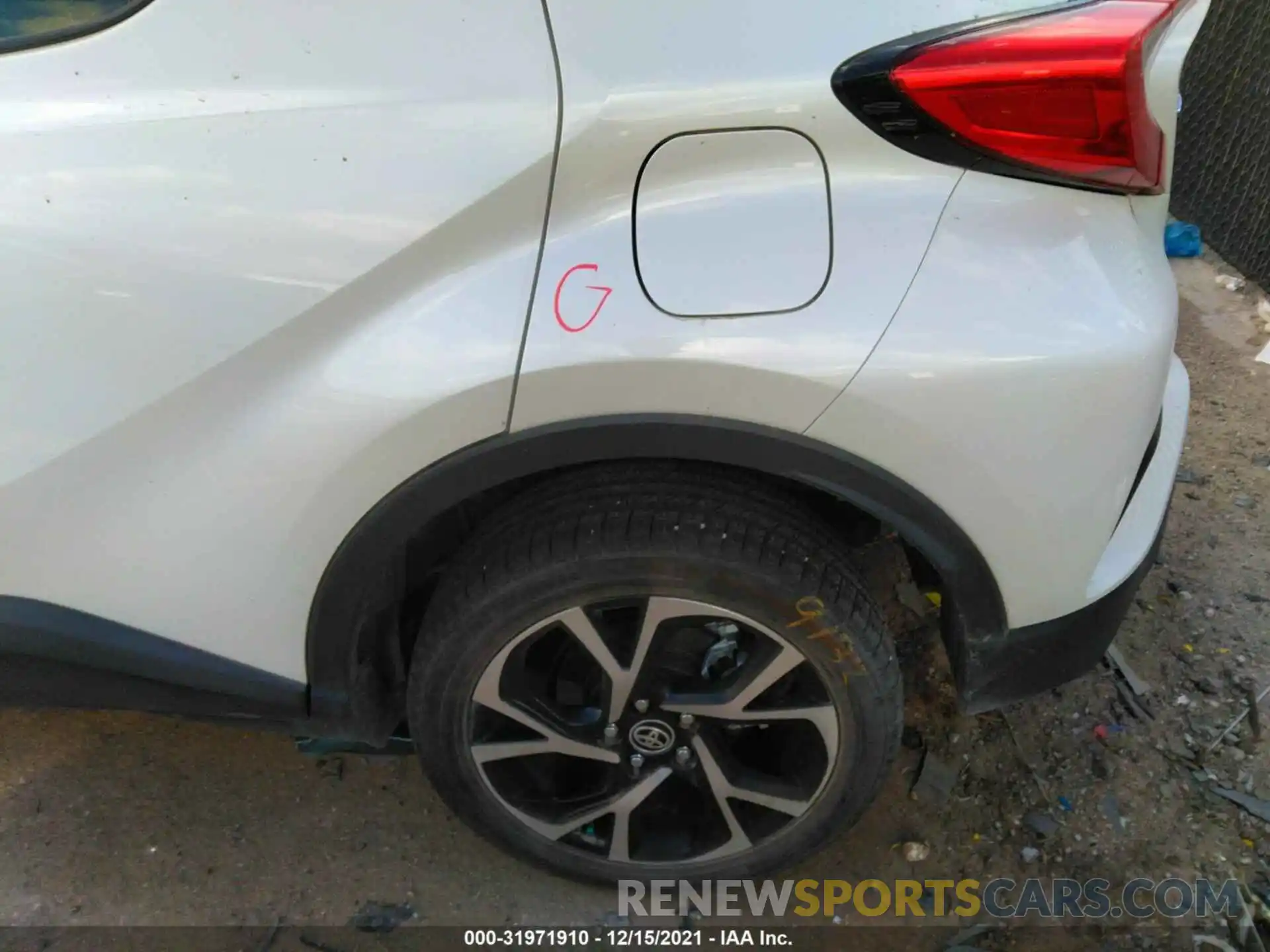 13 Photograph of a damaged car JTNKHMBX0L1094300 TOYOTA C-HR 2020