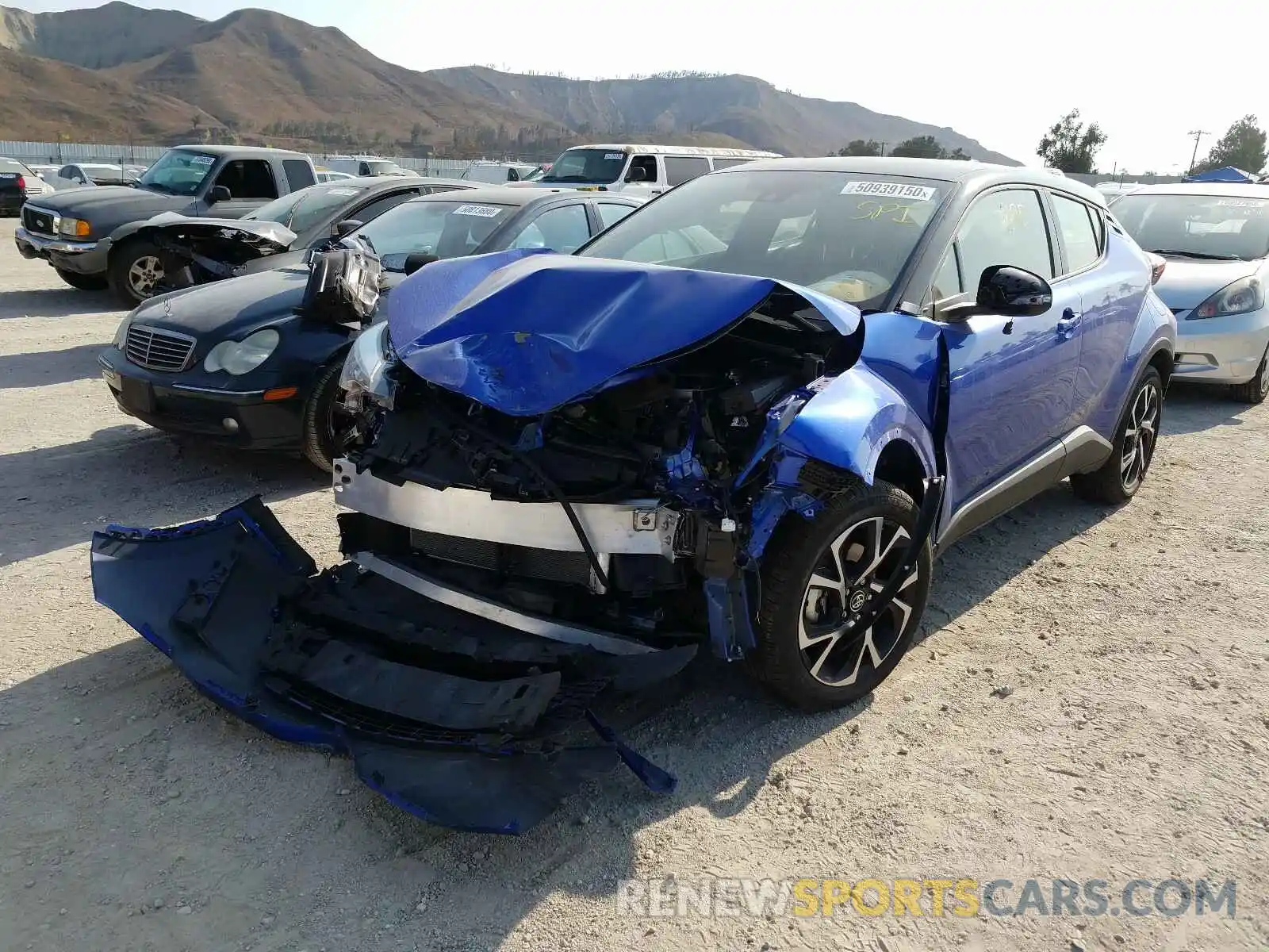 2 Photograph of a damaged car JTNKHMBX1L1064061 TOYOTA C-HR 2020