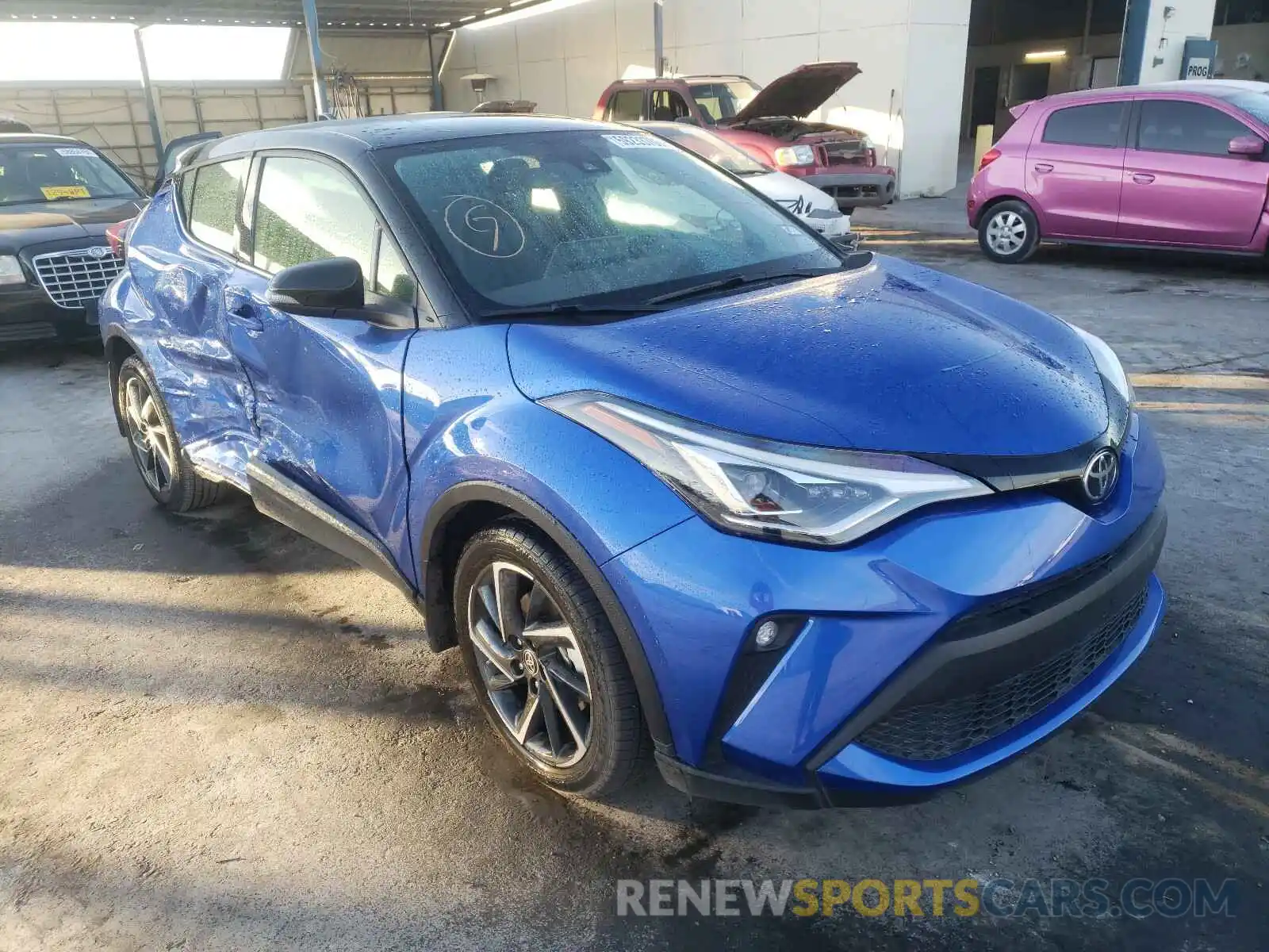 1 Photograph of a damaged car JTNKHMBX1L1077084 TOYOTA C-HR 2020