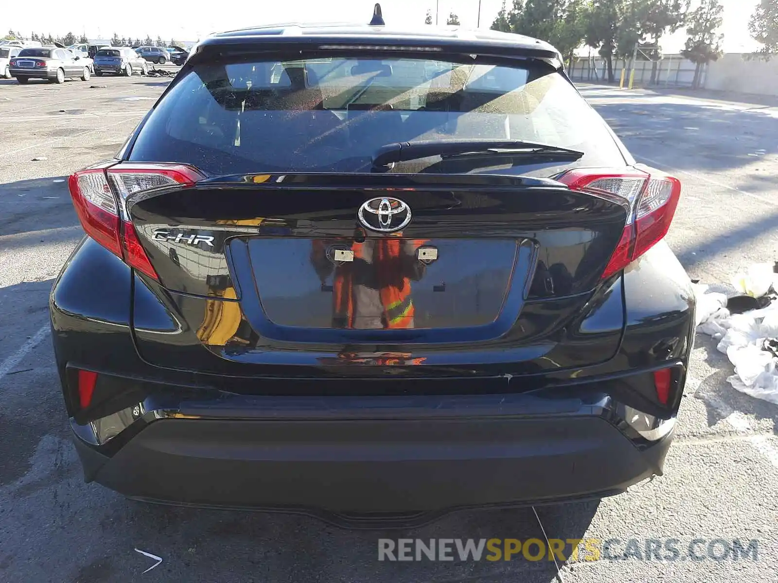 9 Photograph of a damaged car JTNKHMBX1L1079921 TOYOTA C-HR 2020