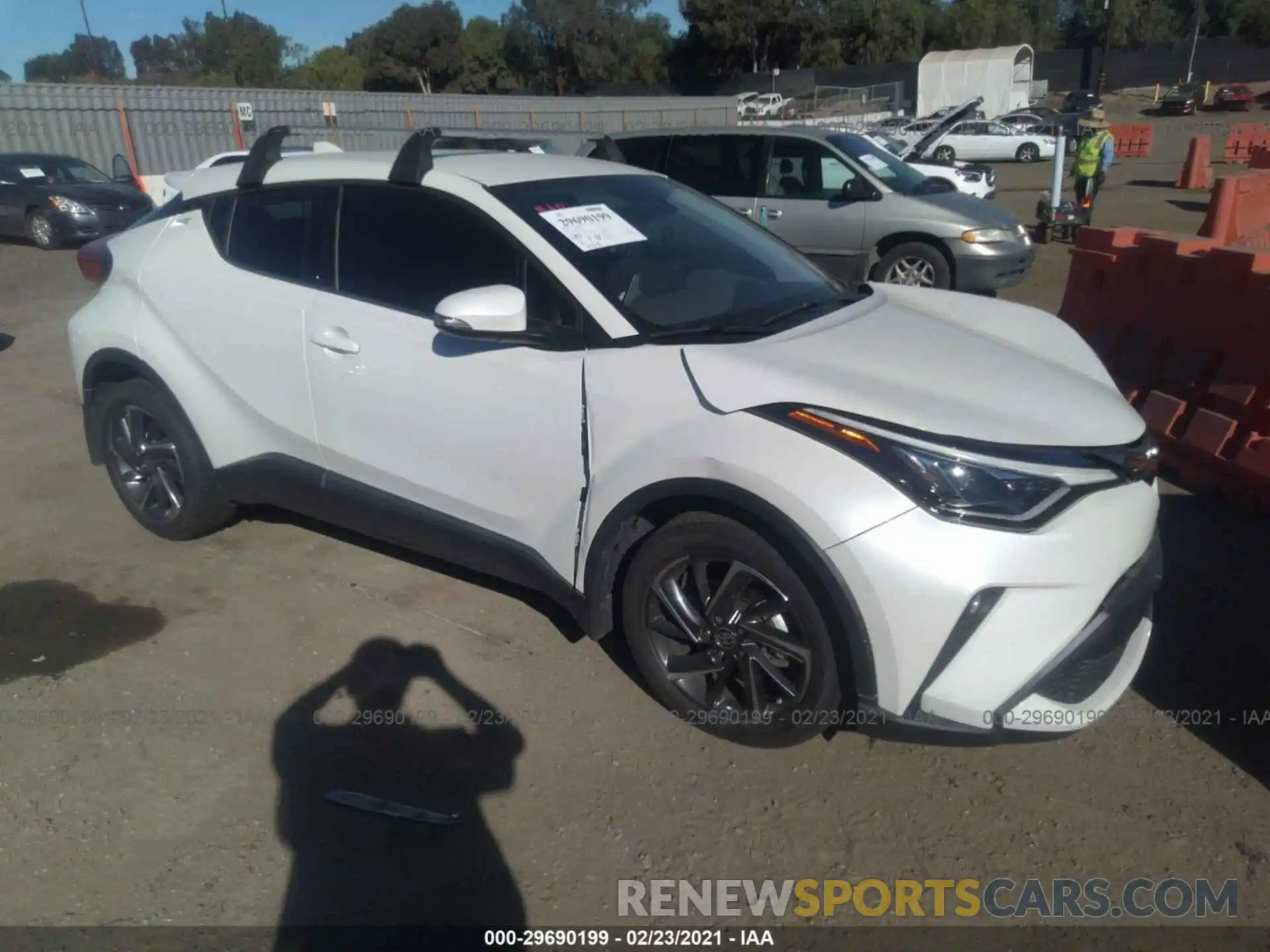 1 Photograph of a damaged car JTNKHMBX2L1065512 TOYOTA C-HR 2020