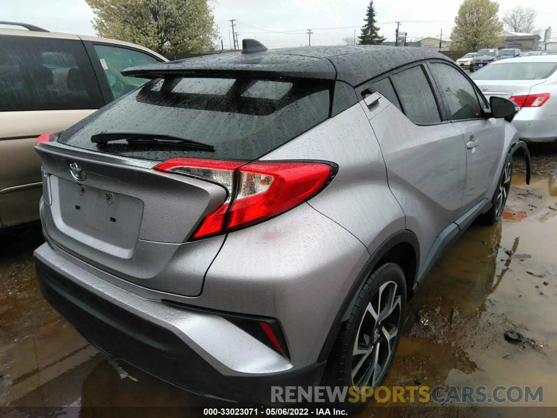 4 Photograph of a damaged car JTNKHMBX2L1075747 TOYOTA C-HR 2020