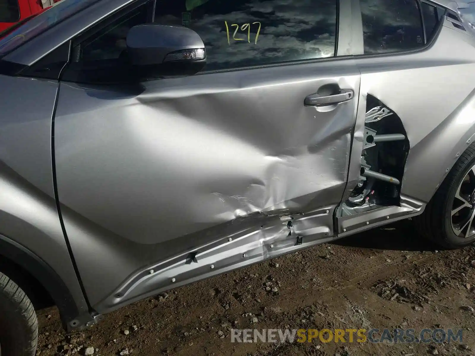 9 Фотография поврежденного автомобиля JTNKHMBX2L1091978 TOYOTA C-HR 2020