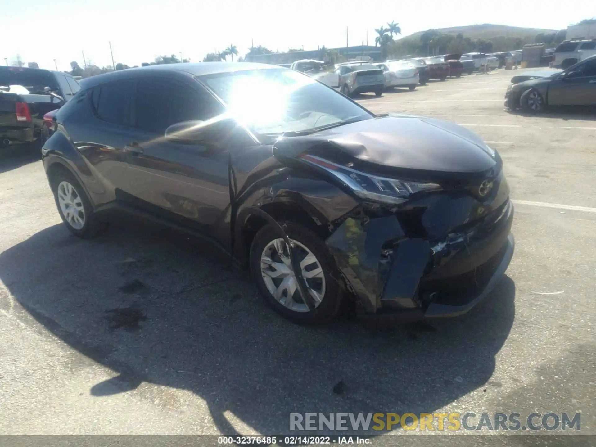 1 Photograph of a damaged car JTNKHMBX2L1092452 TOYOTA C-HR 2020