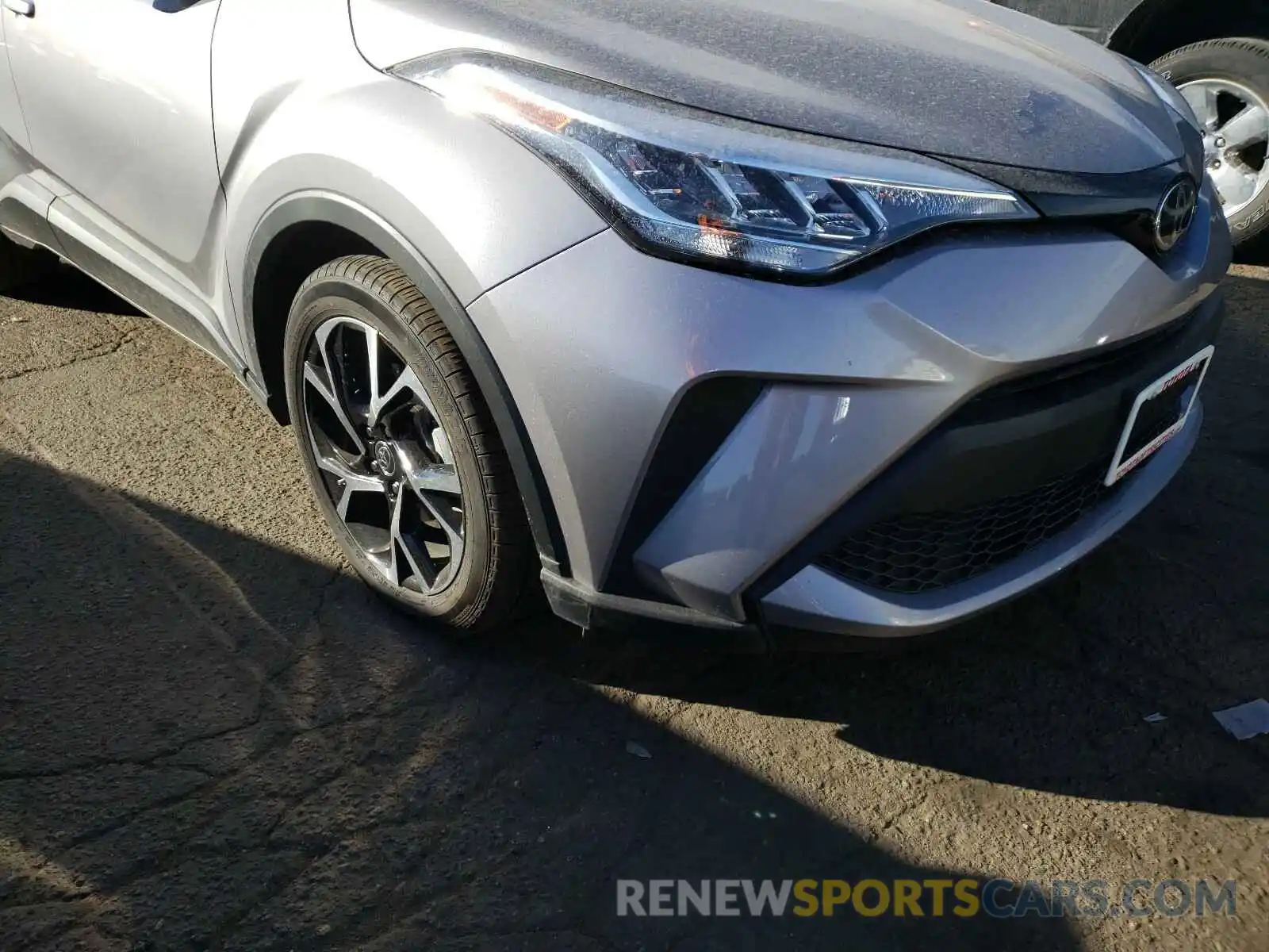 9 Photograph of a damaged car JTNKHMBX2L1093648 TOYOTA C-HR 2020