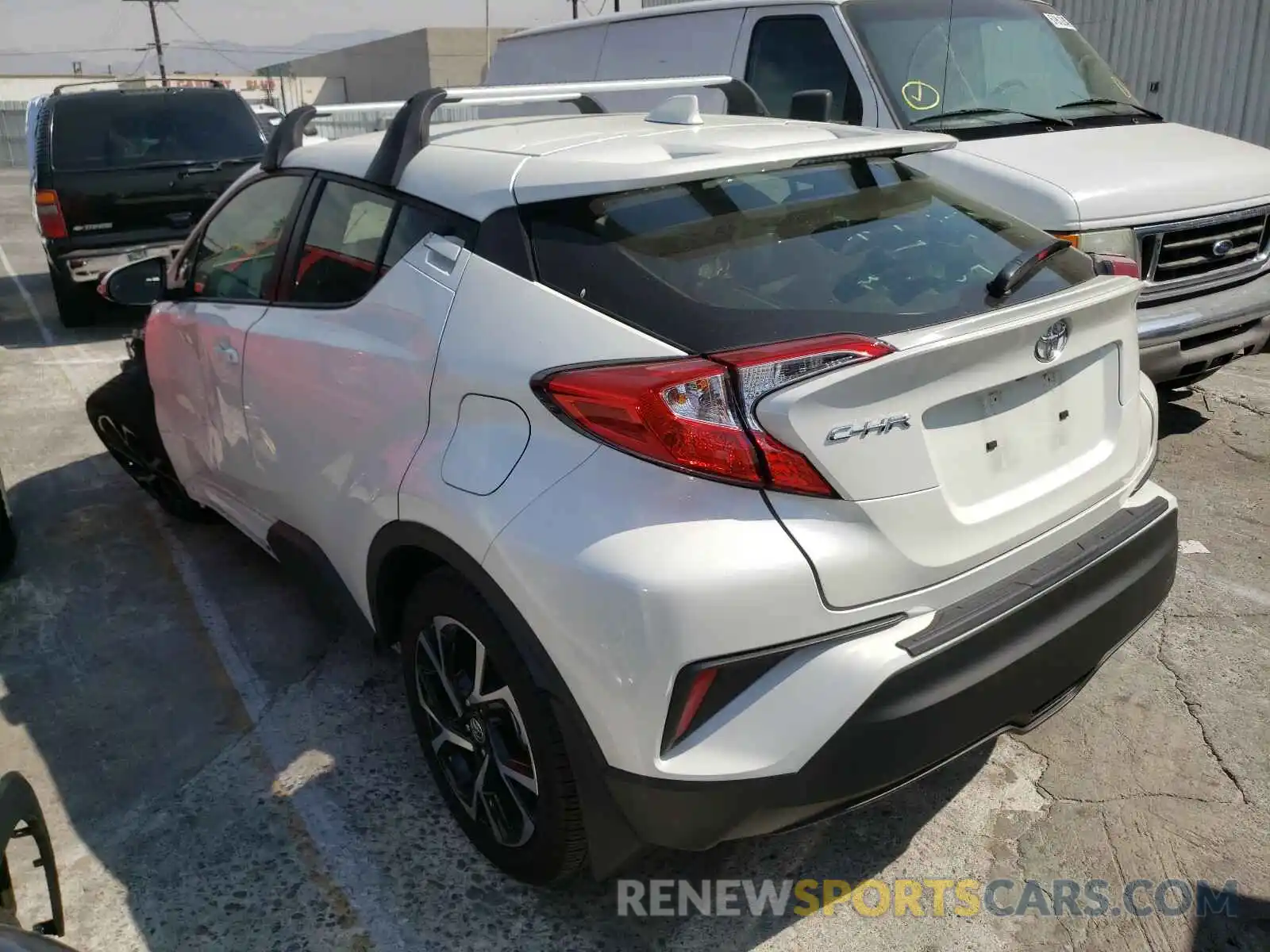 3 Photograph of a damaged car JTNKHMBX3L1064532 TOYOTA C-HR 2020