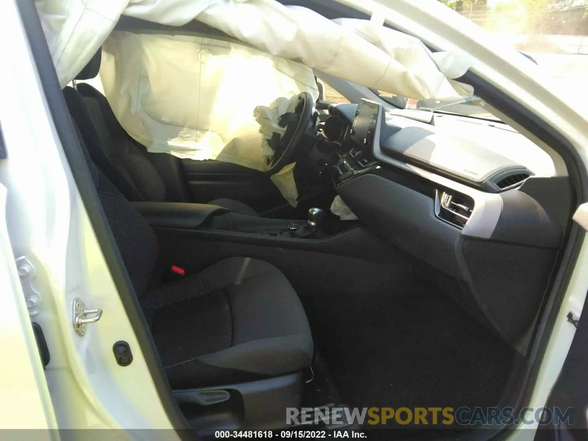 5 Photograph of a damaged car JTNKHMBX3L1080035 TOYOTA C-HR 2020