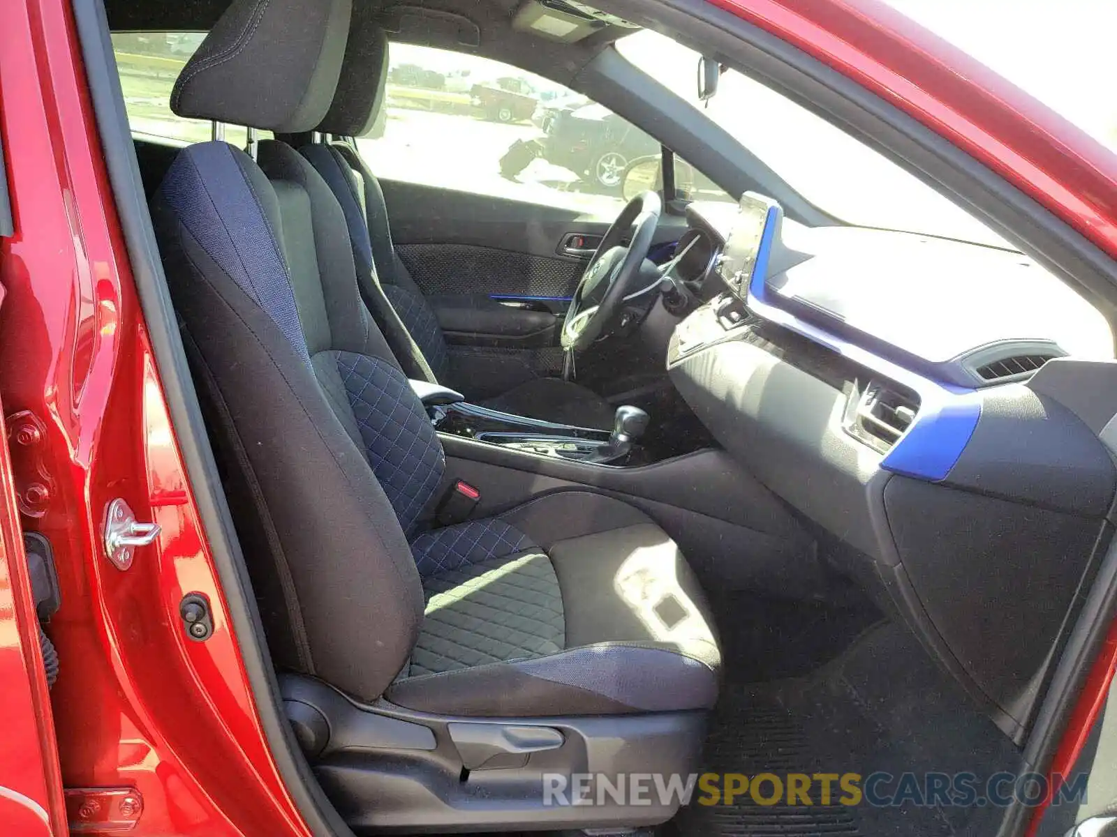 5 Photograph of a damaged car JTNKHMBX3L1084764 TOYOTA C-HR 2020