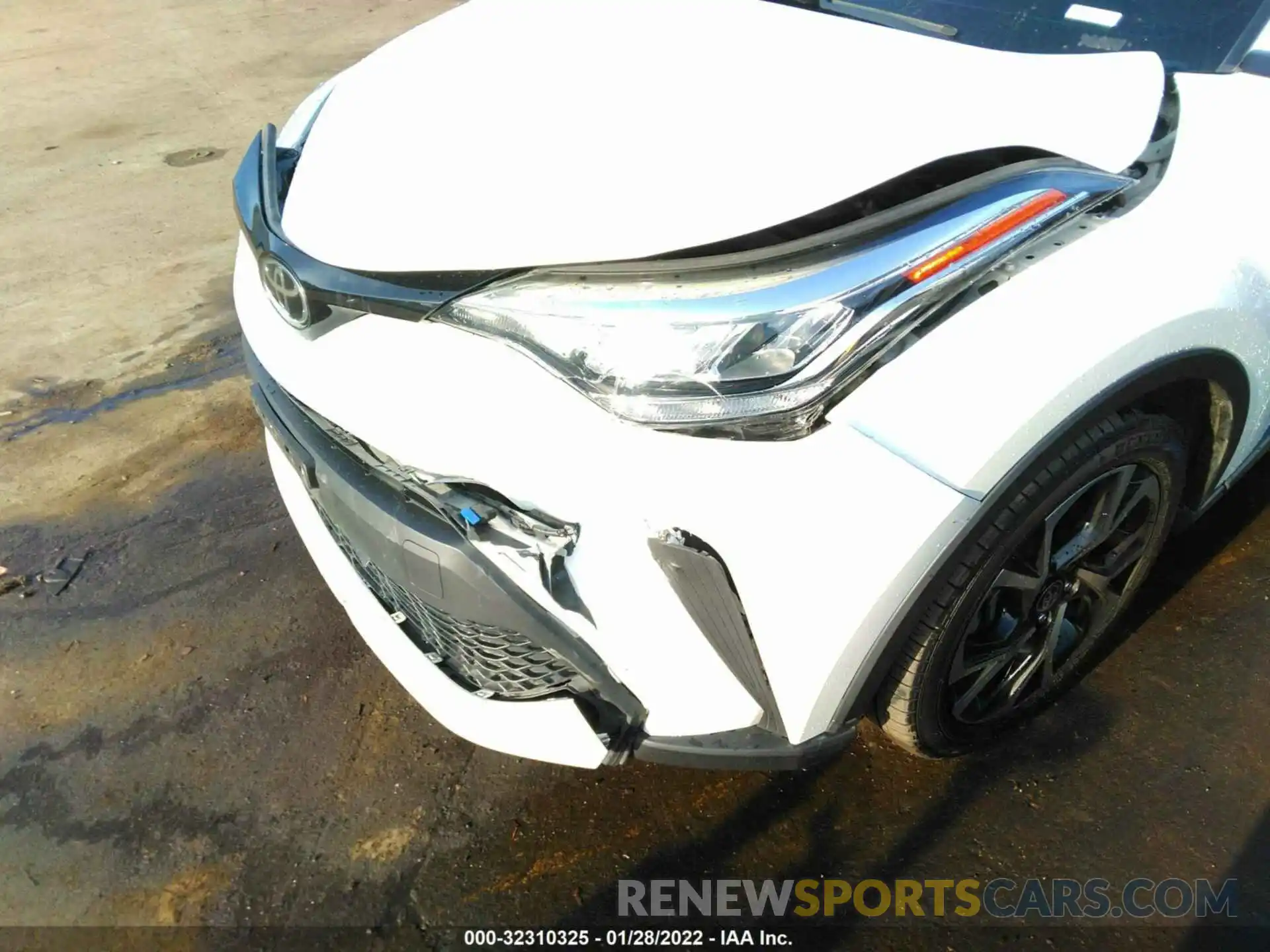 6 Photograph of a damaged car JTNKHMBX3L1090113 TOYOTA C-HR 2020