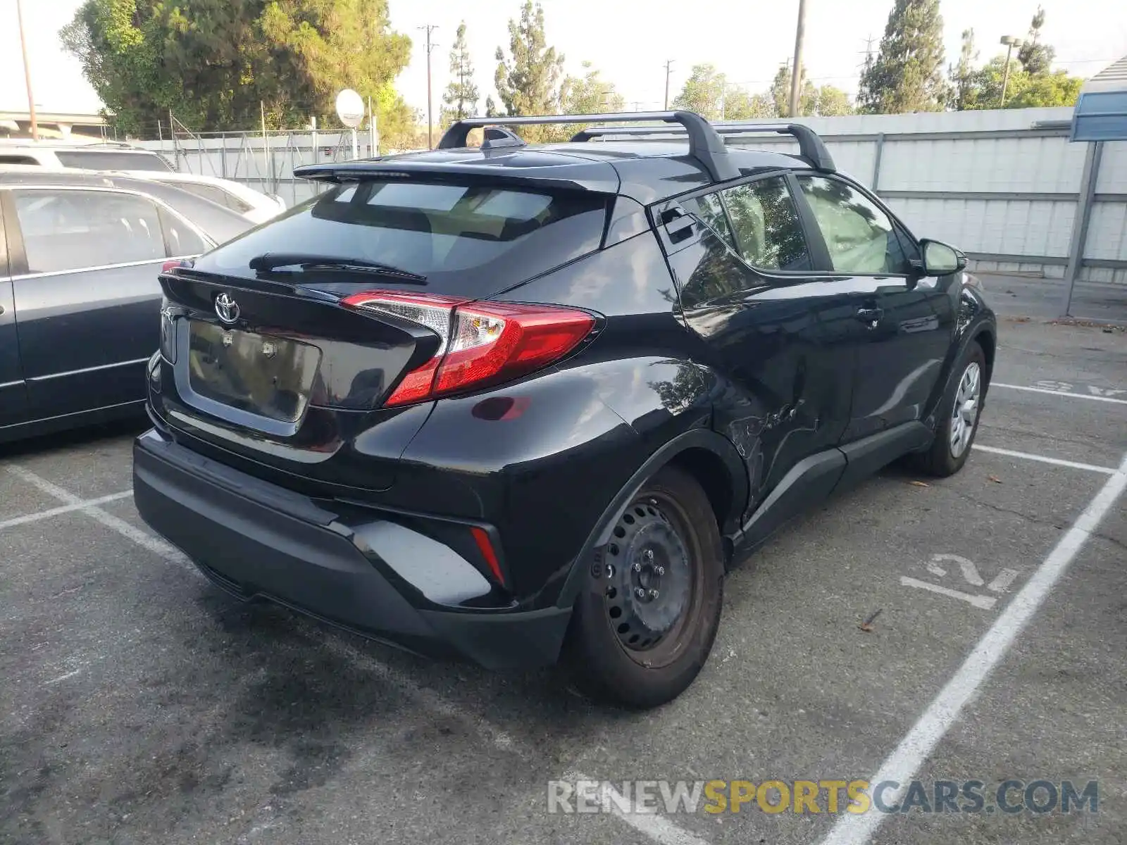 4 Photograph of a damaged car JTNKHMBX4L1064331 TOYOTA C-HR 2020