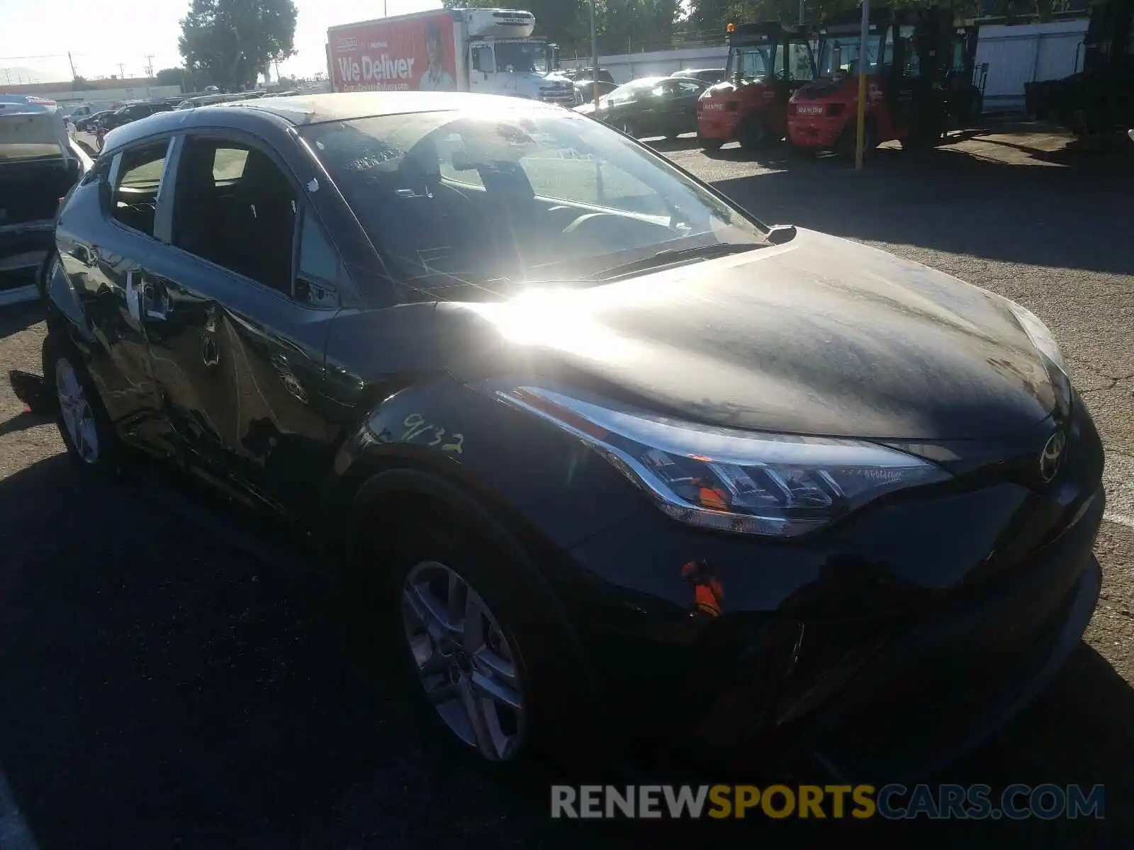 1 Photograph of a damaged car JTNKHMBX4L1082716 TOYOTA C-HR 2020