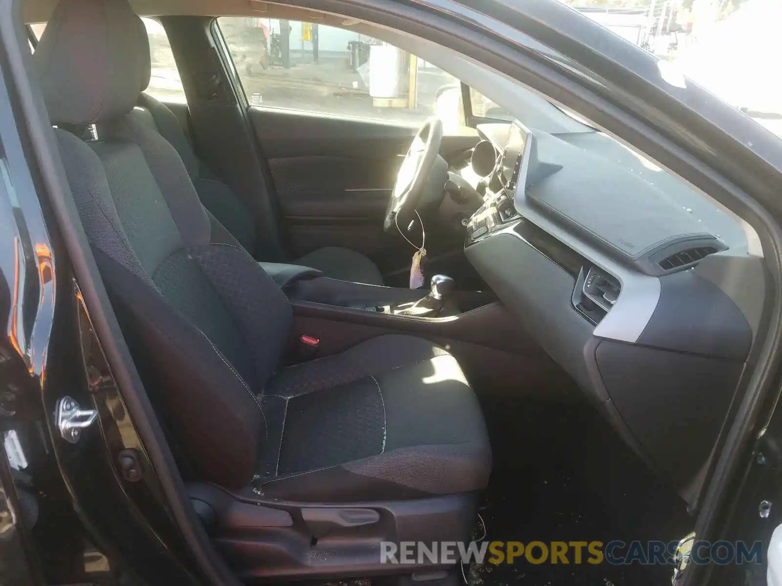 5 Photograph of a damaged car JTNKHMBX4L1082716 TOYOTA C-HR 2020