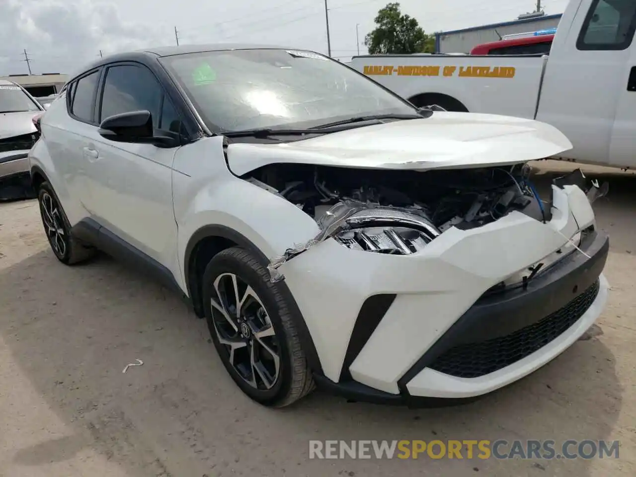 1 Photograph of a damaged car JTNKHMBX4L1088306 TOYOTA C-HR 2020