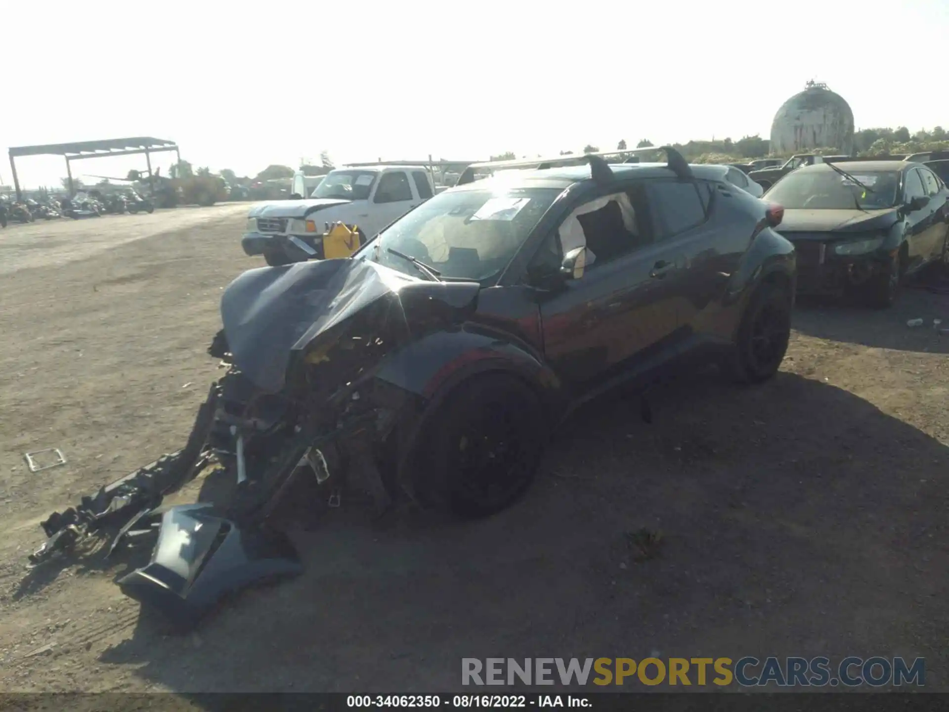 2 Photograph of a damaged car JTNKHMBX5L1070171 TOYOTA C-HR 2020