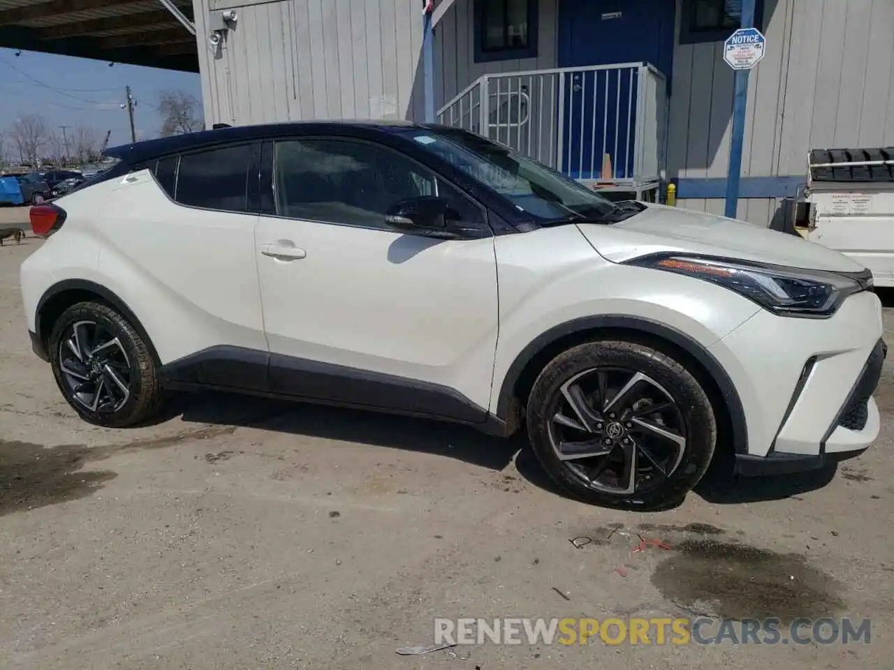 4 Photograph of a damaged car JTNKHMBX5L1081459 TOYOTA C-HR 2020