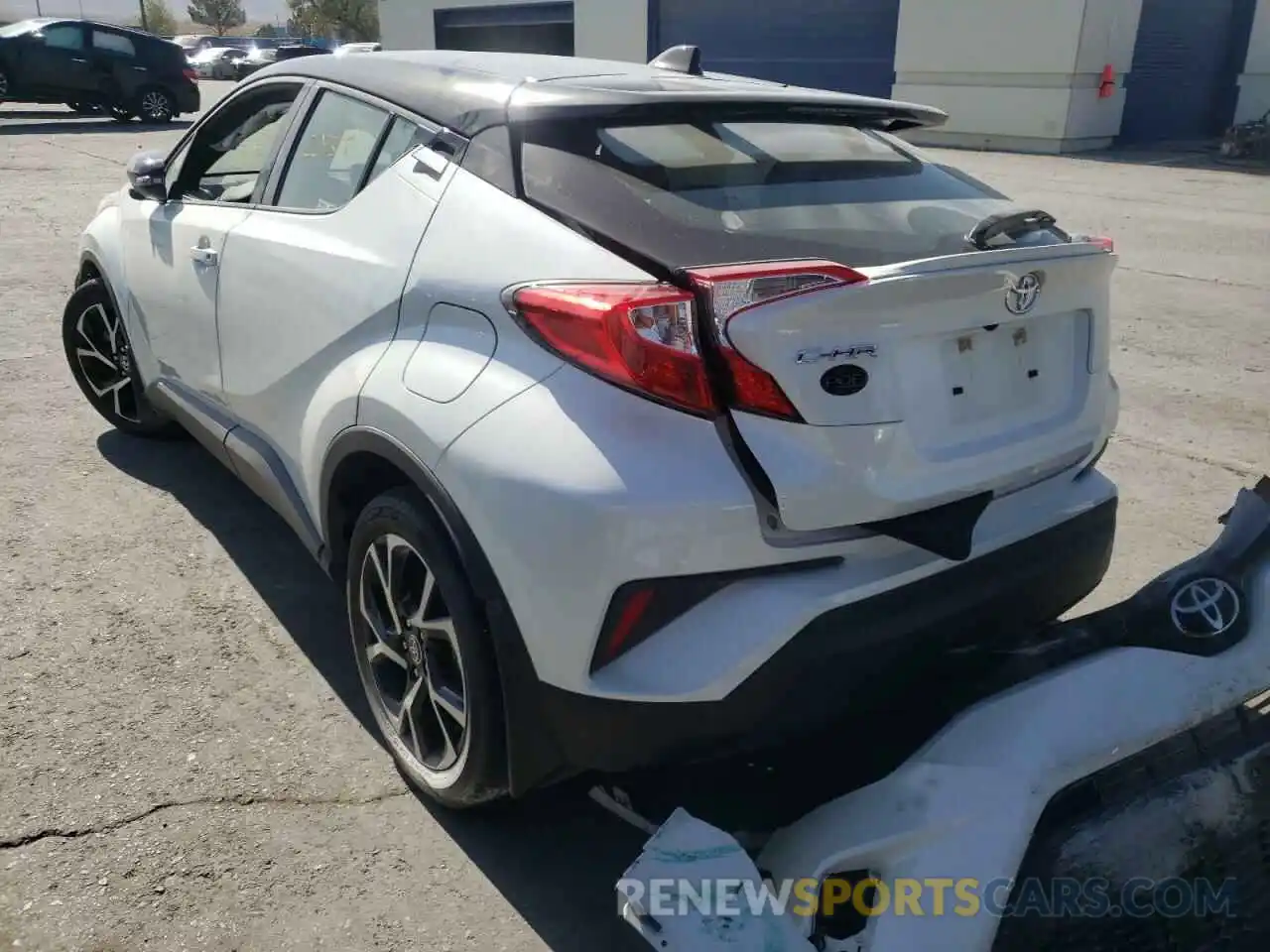 3 Photograph of a damaged car JTNKHMBX5L1086368 TOYOTA C-HR 2020