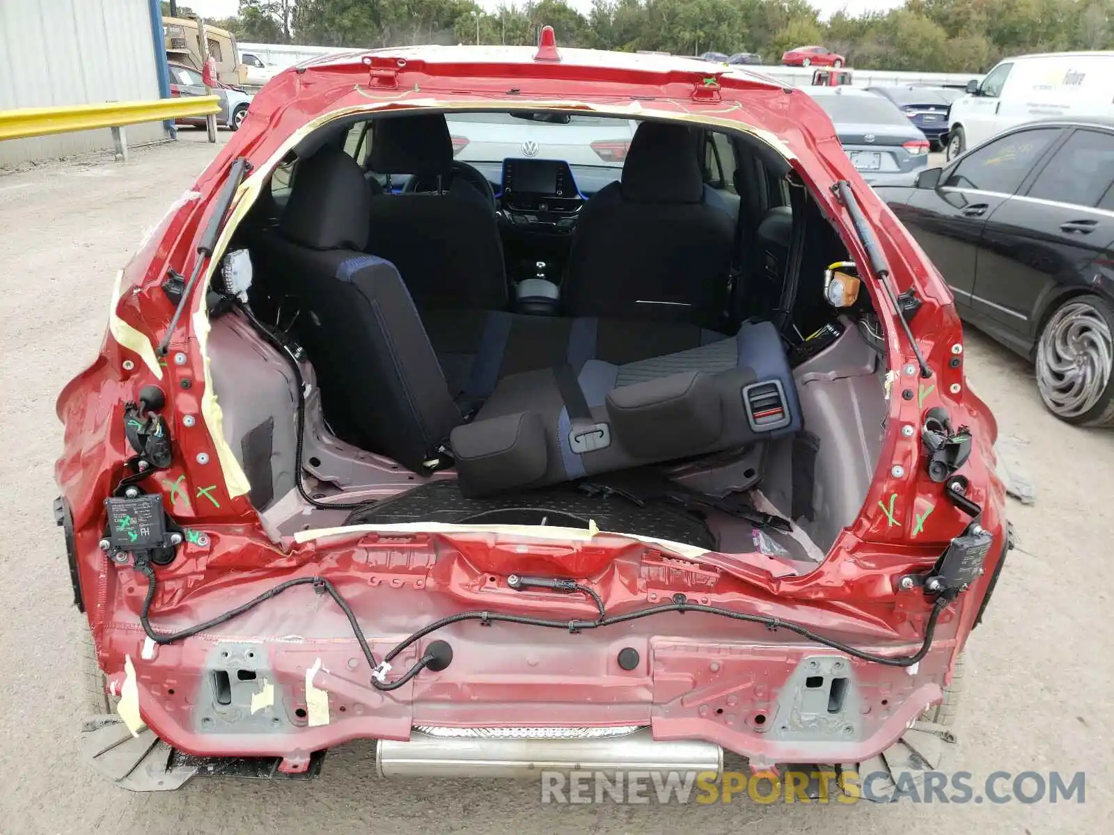 9 Photograph of a damaged car JTNKHMBX5L1094180 TOYOTA C-HR 2020