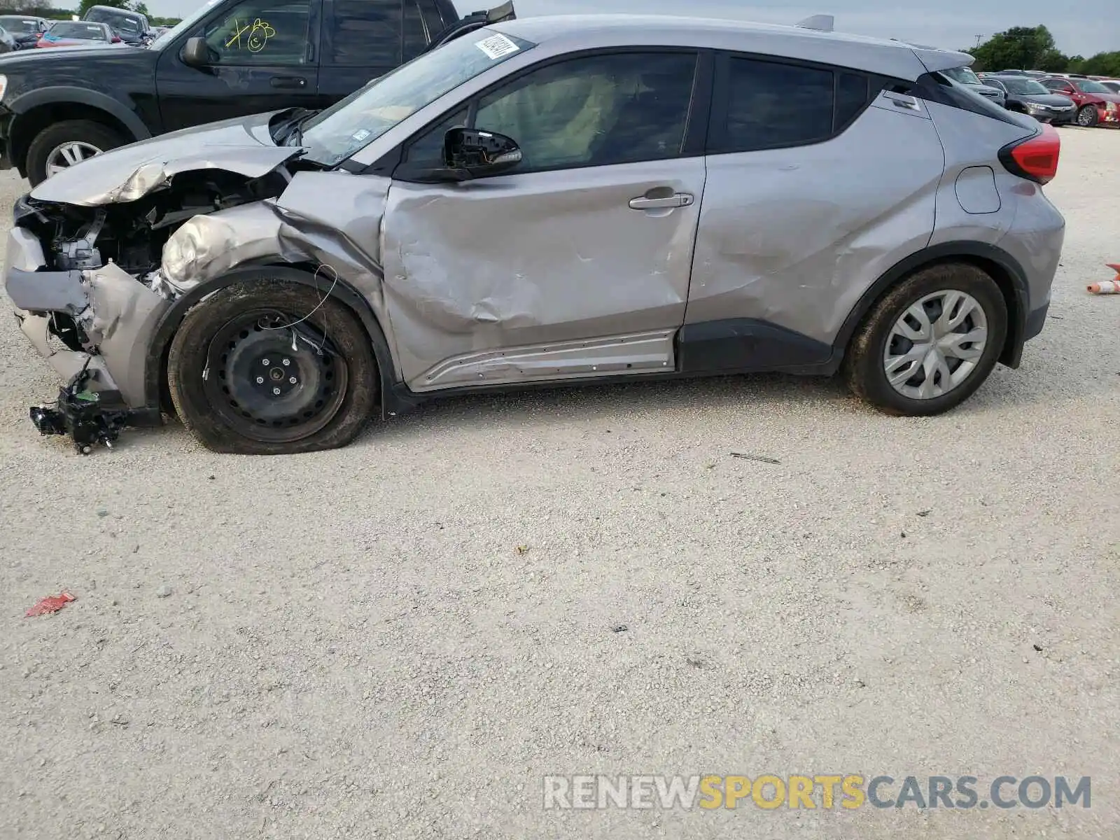 9 Photograph of a damaged car JTNKHMBX6L1078621 TOYOTA C-HR 2020