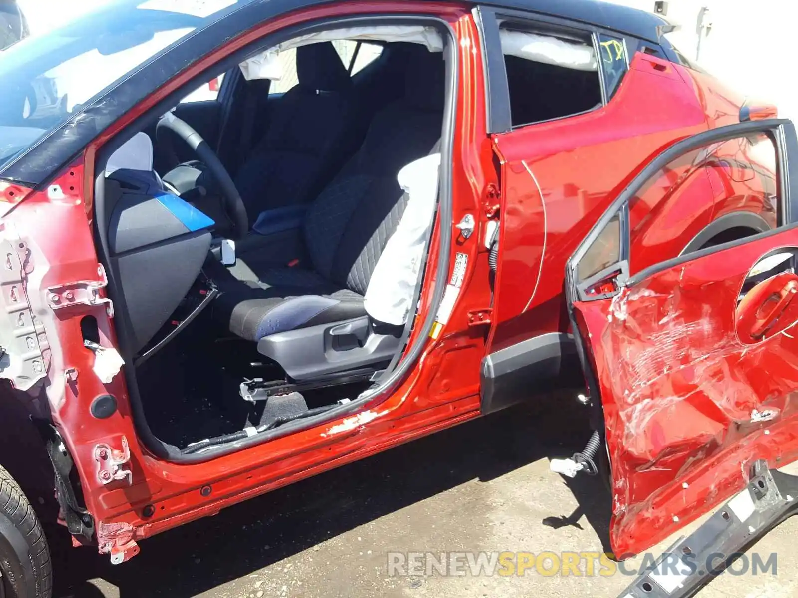 9 Photograph of a damaged car JTNKHMBX6L1081924 TOYOTA C-HR 2020