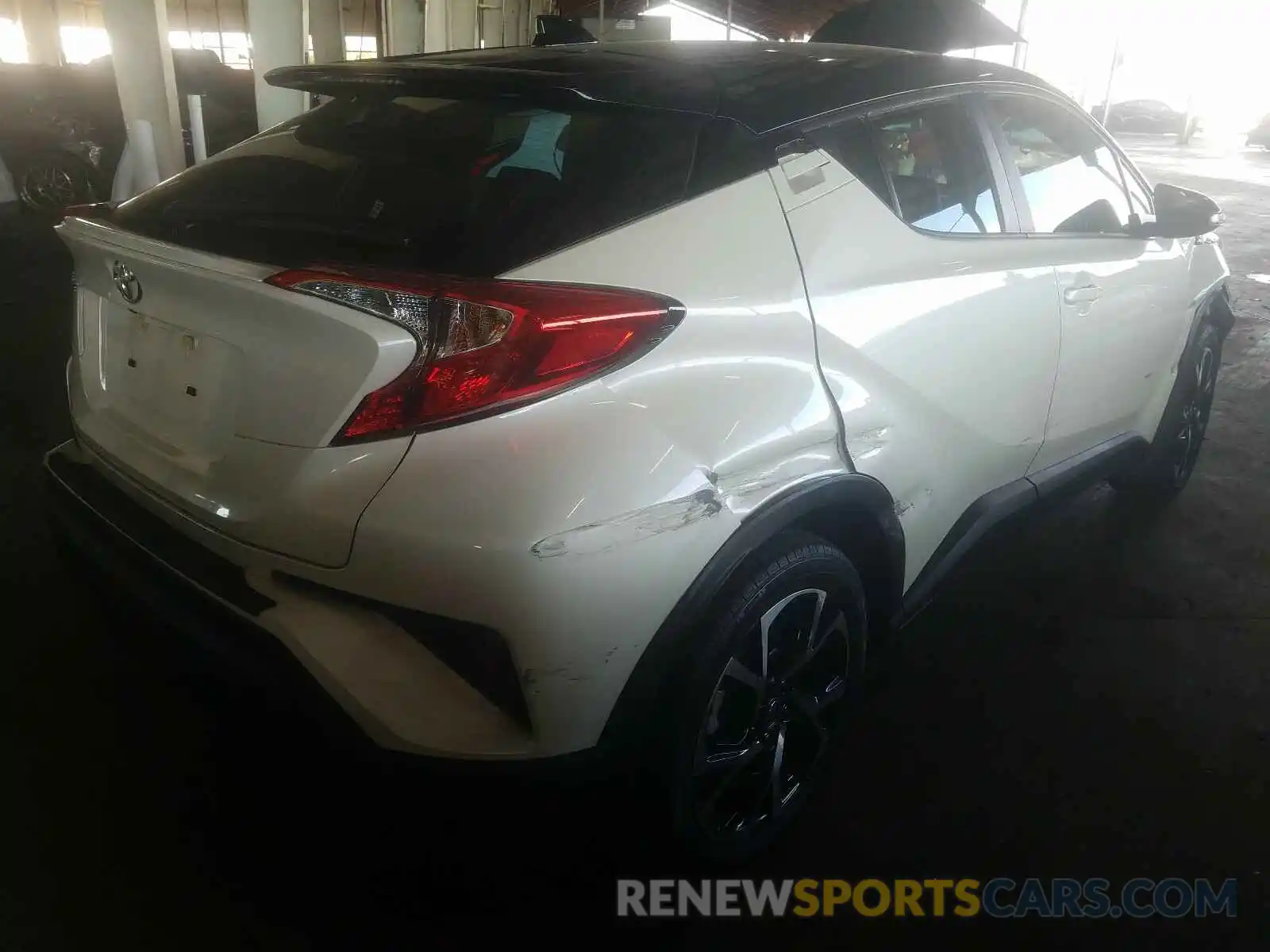 4 Photograph of a damaged car JTNKHMBX6L1084712 TOYOTA C-HR 2020