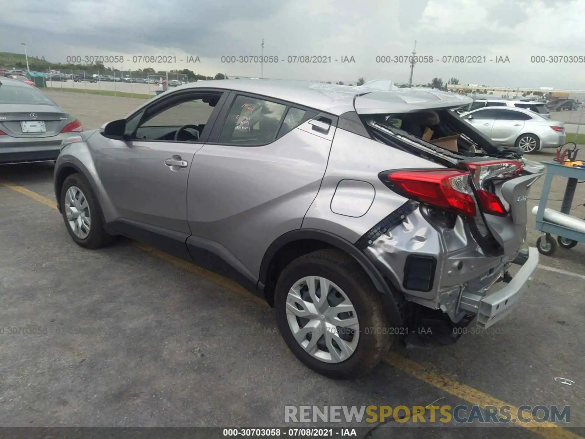 3 Photograph of a damaged car JTNKHMBX6L1090722 TOYOTA C-HR 2020