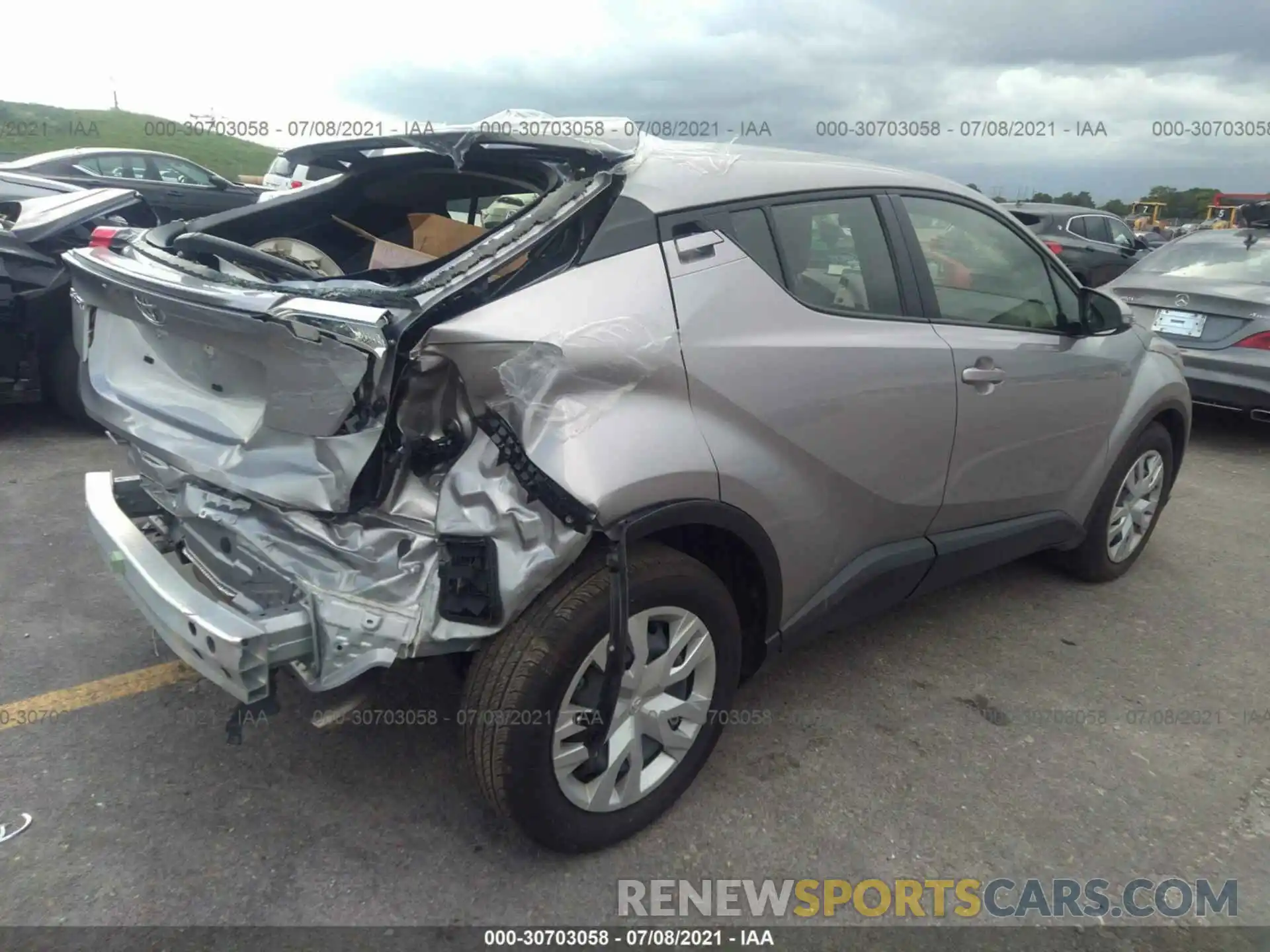 4 Photograph of a damaged car JTNKHMBX6L1090722 TOYOTA C-HR 2020