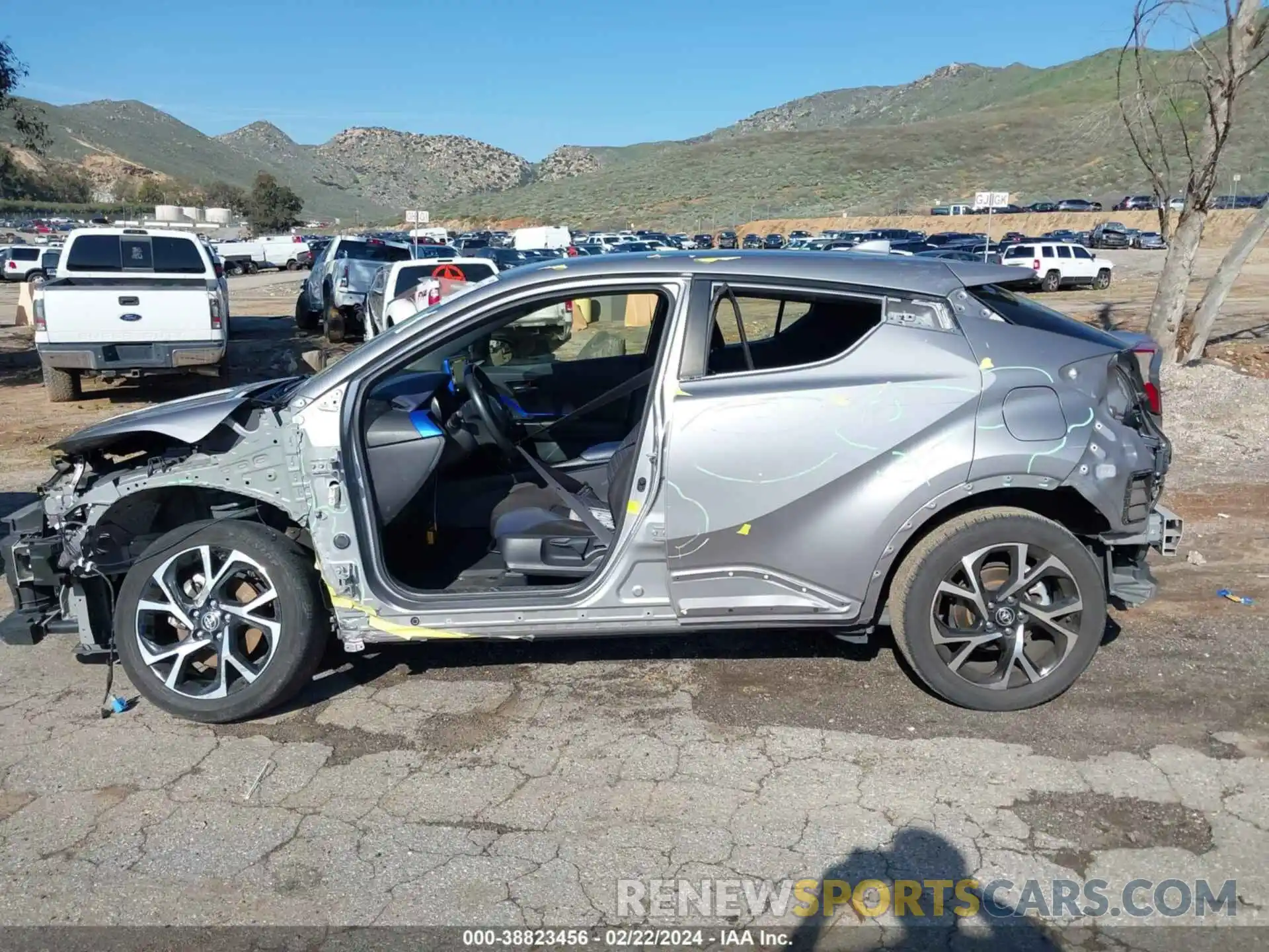 15 Photograph of a damaged car JTNKHMBX7L1068129 TOYOTA C-HR 2020