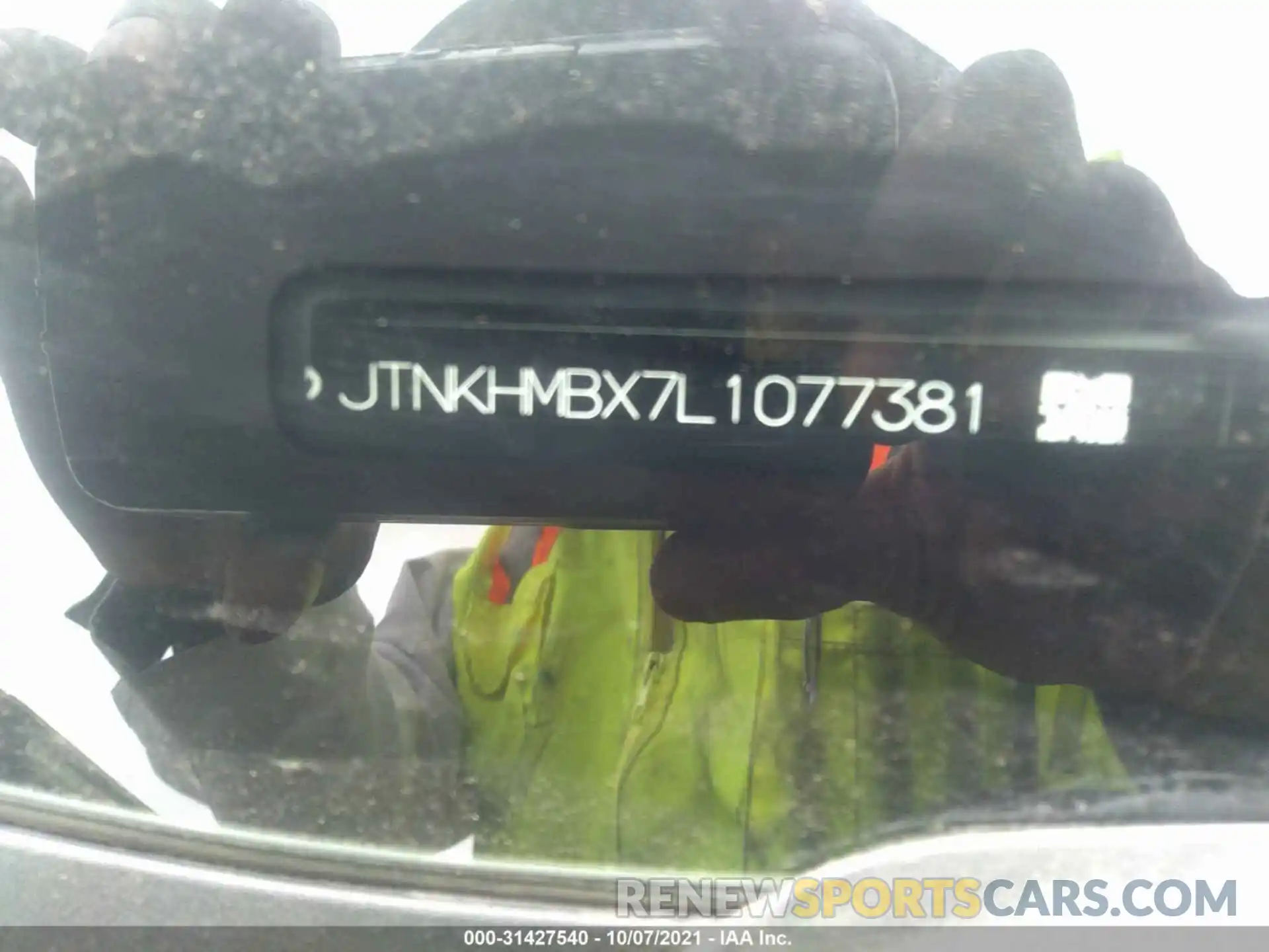 9 Photograph of a damaged car JTNKHMBX7L1077381 TOYOTA C-HR 2020