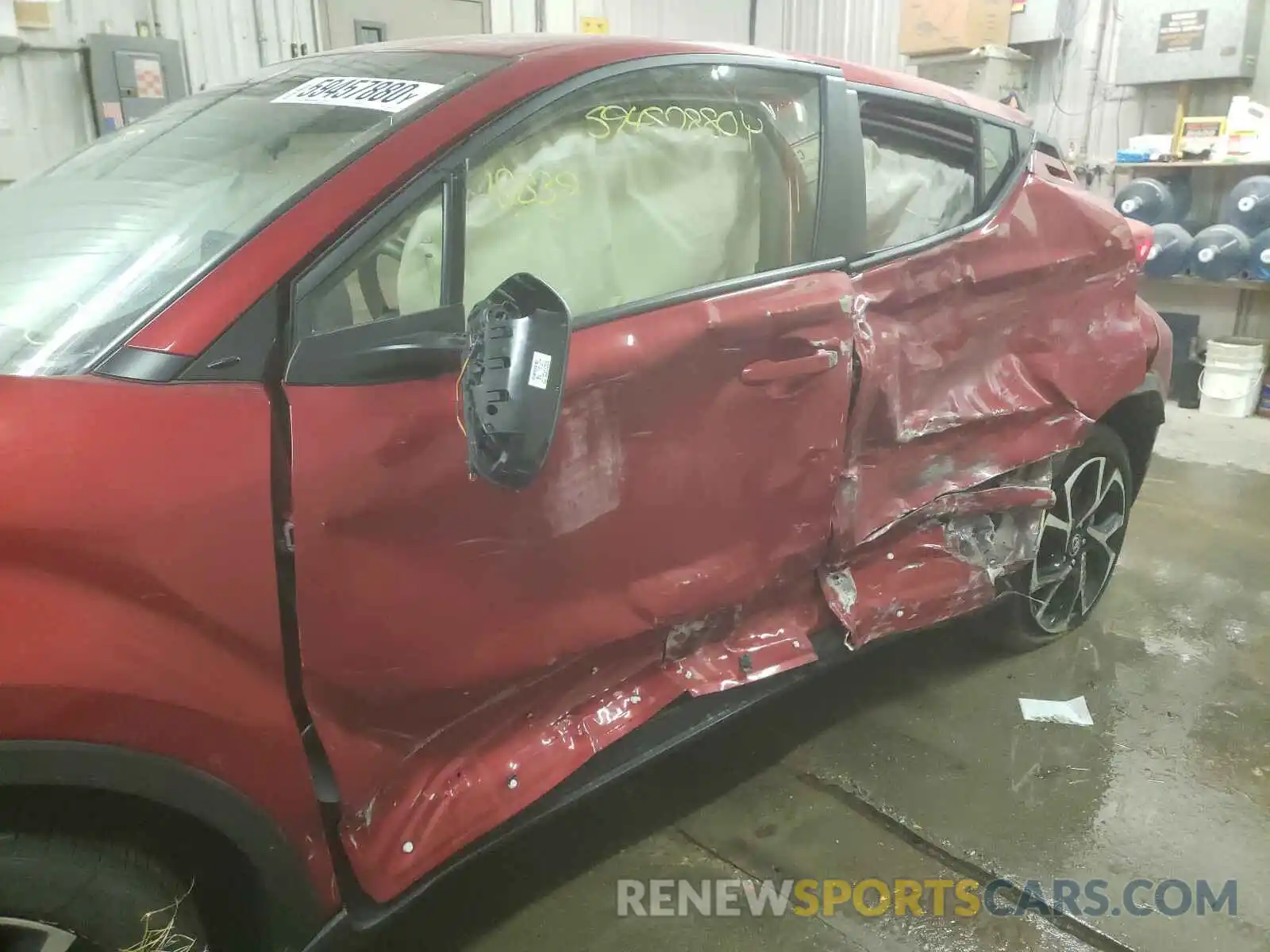 10 Photograph of a damaged car JTNKHMBX8L1063604 TOYOTA C-HR 2020