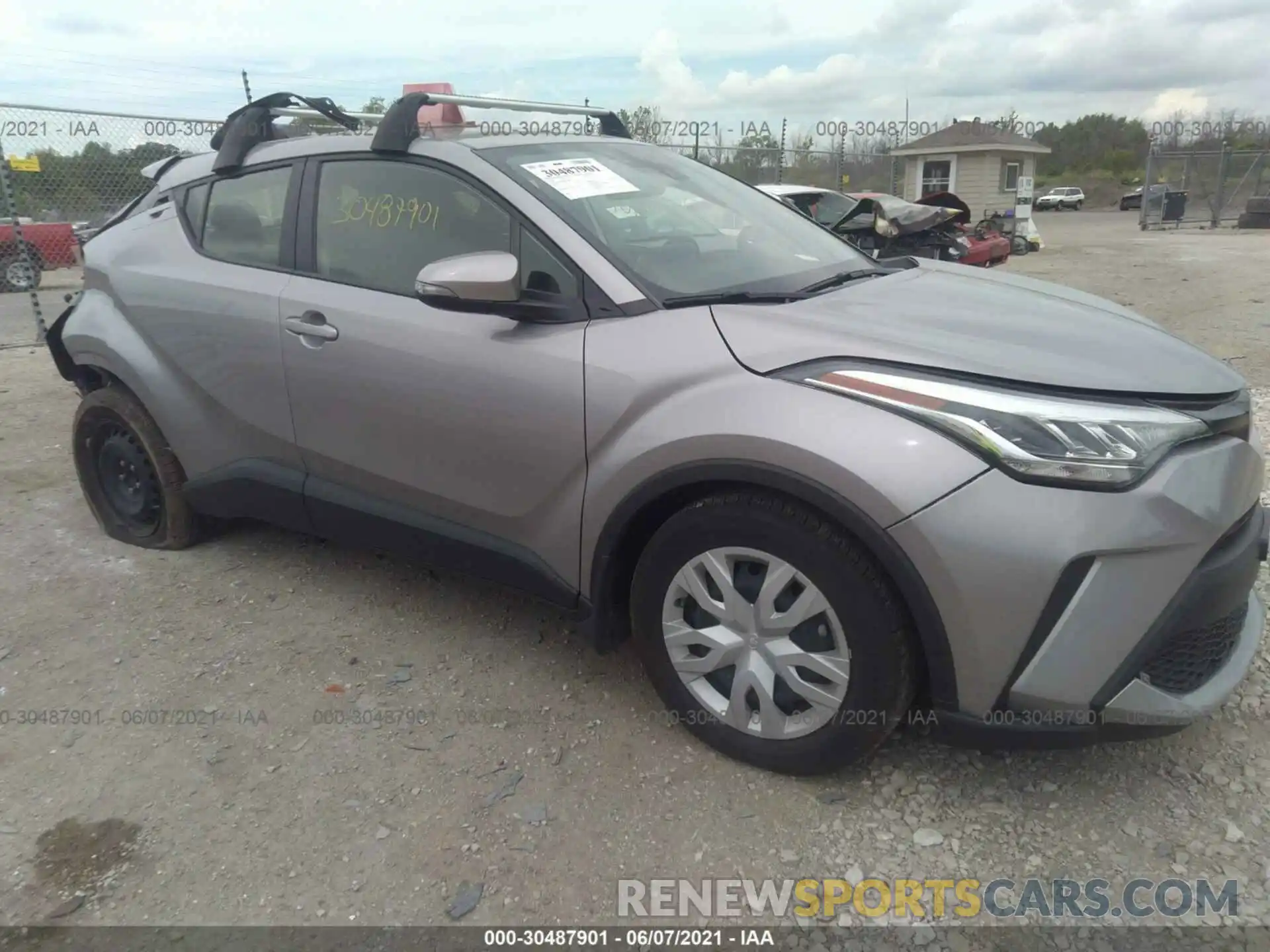 1 Photograph of a damaged car JTNKHMBX8L1067023 TOYOTA C-HR 2020