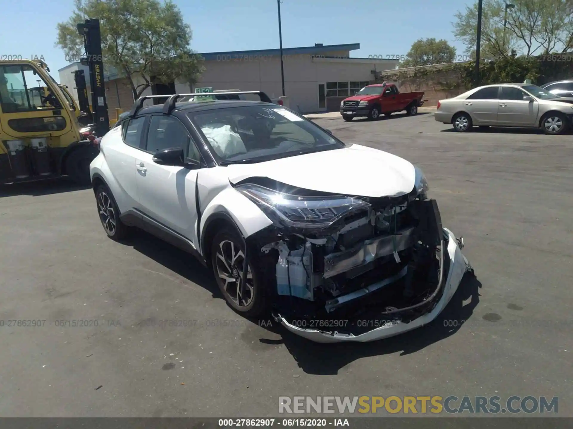 1 Photograph of a damaged car JTNKHMBX8L1068933 TOYOTA C-HR 2020