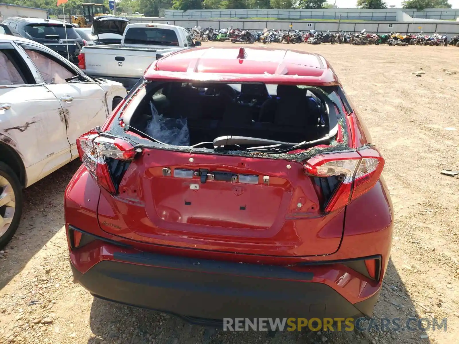 9 Photograph of a damaged car JTNKHMBX8L1077339 TOYOTA C-HR 2020