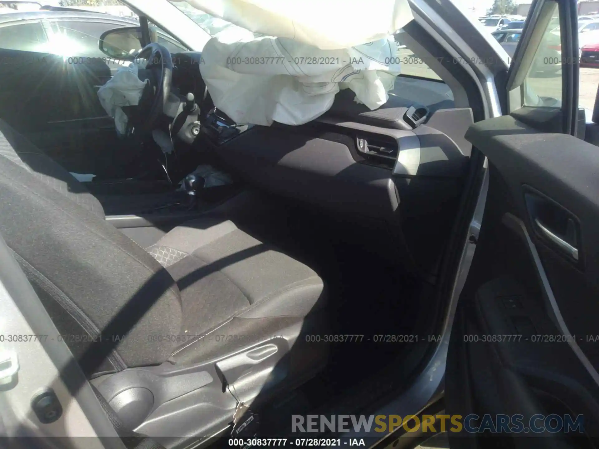 5 Photograph of a damaged car JTNKHMBX8L1078684 TOYOTA C-HR 2020