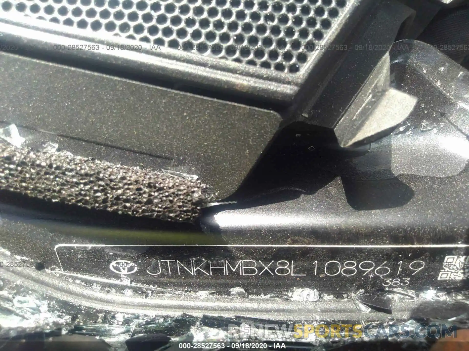 9 Photograph of a damaged car JTNKHMBX8L1089619 TOYOTA C-HR 2020