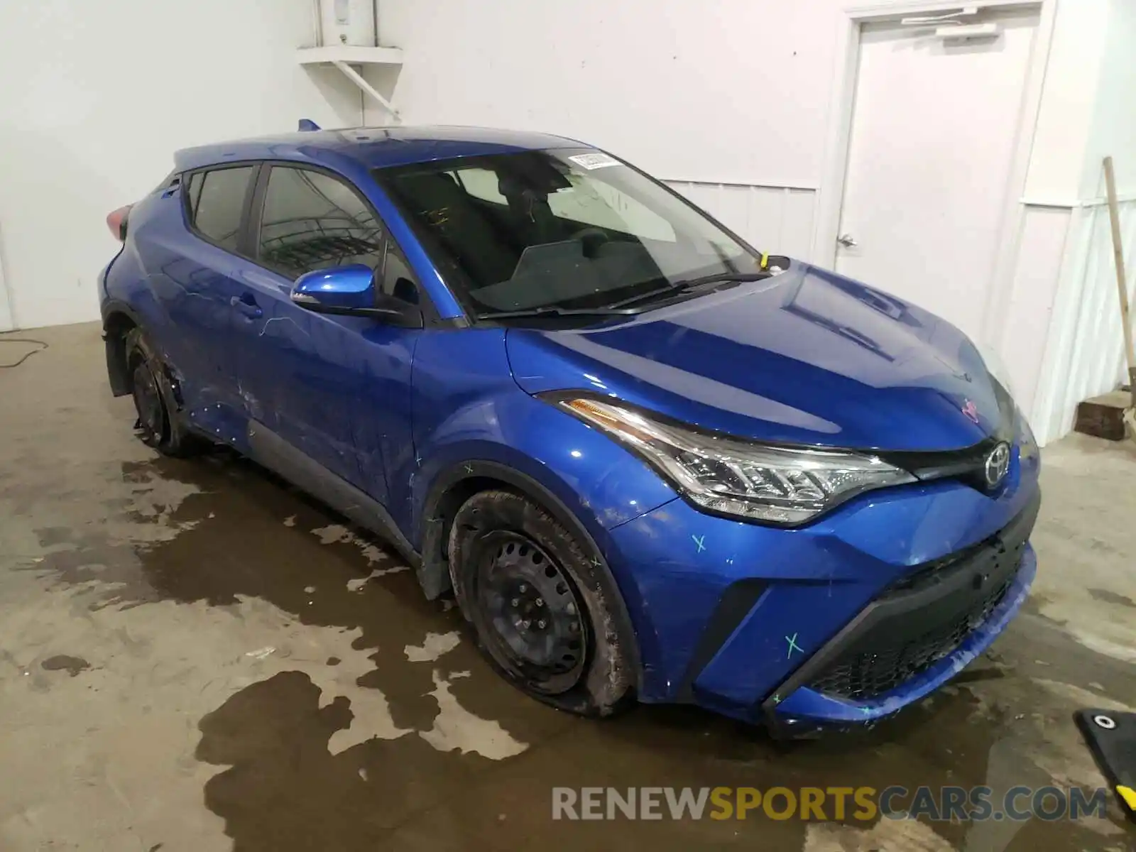 1 Photograph of a damaged car JTNKHMBX9L1063644 TOYOTA C-HR 2020