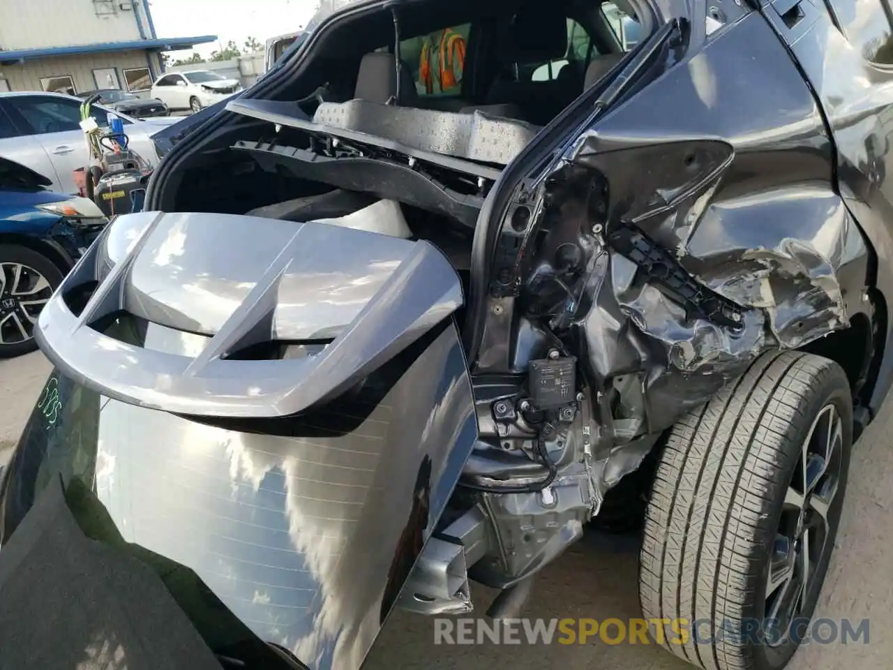 9 Photograph of a damaged car JTNKHMBX9L1073008 TOYOTA C-HR 2020