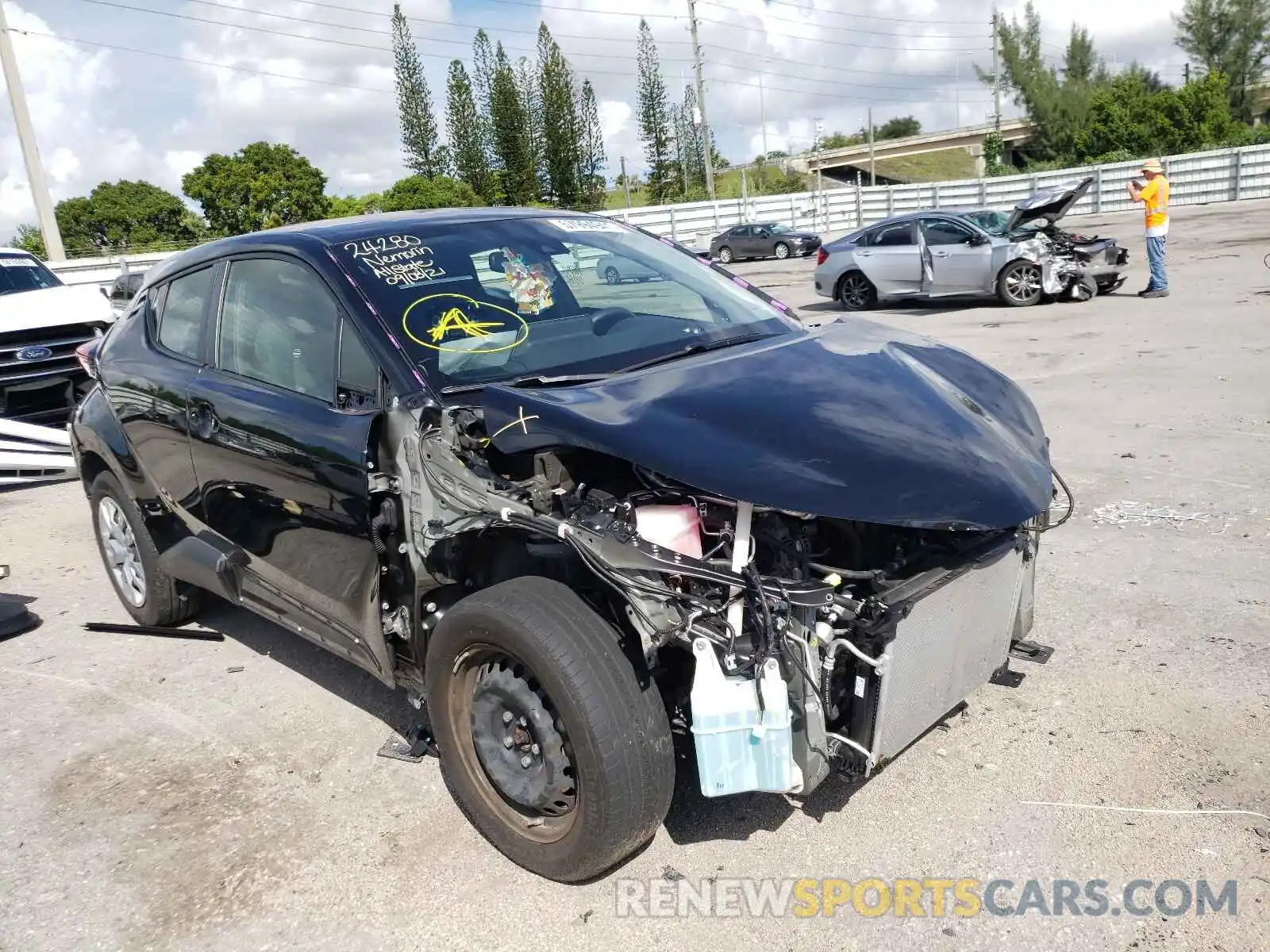 1 Photograph of a damaged car JTNKHMBX9L1073784 TOYOTA C-HR 2020