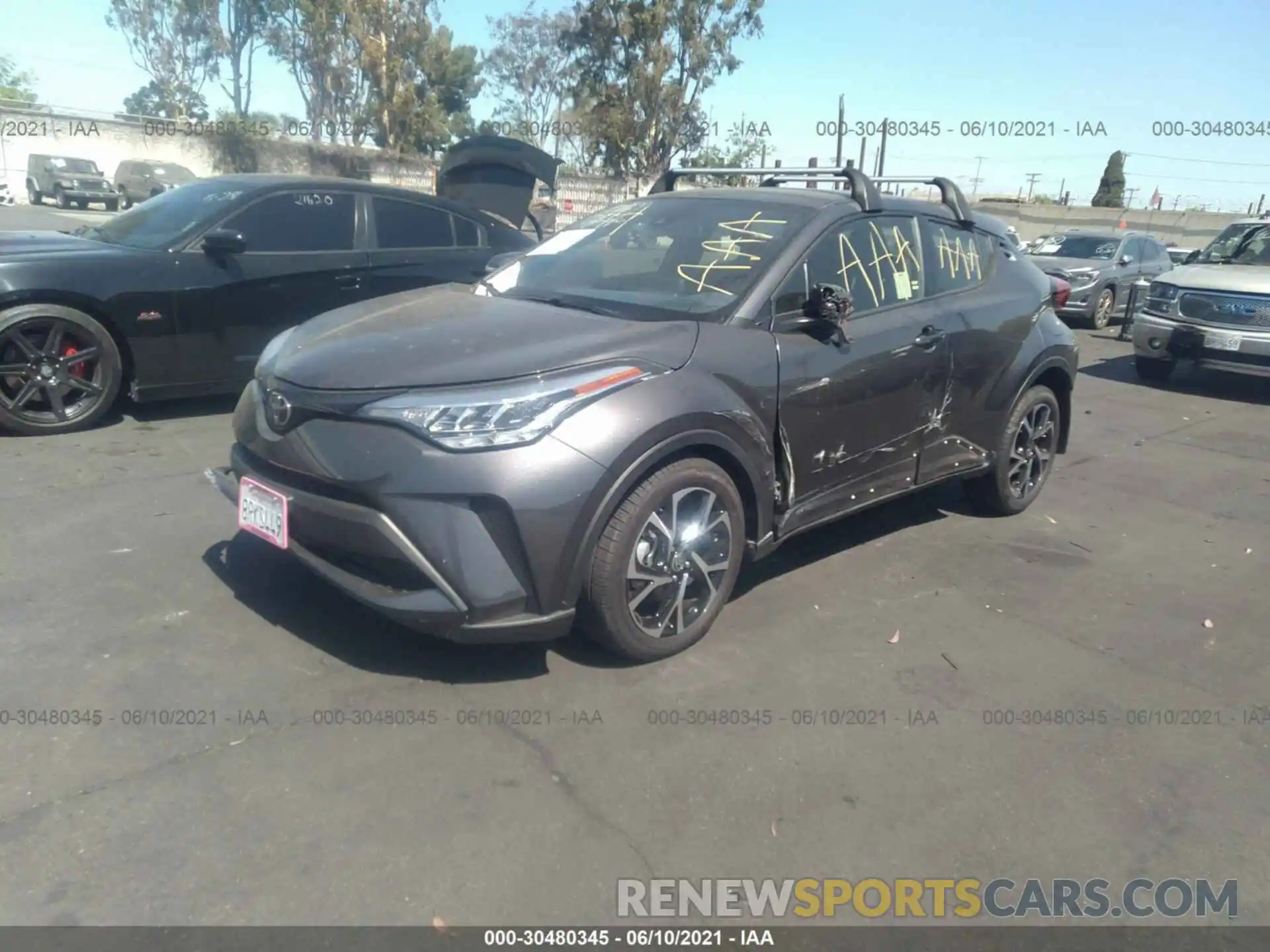 2 Photograph of a damaged car JTNKHMBX9L1081612 TOYOTA C-HR 2020