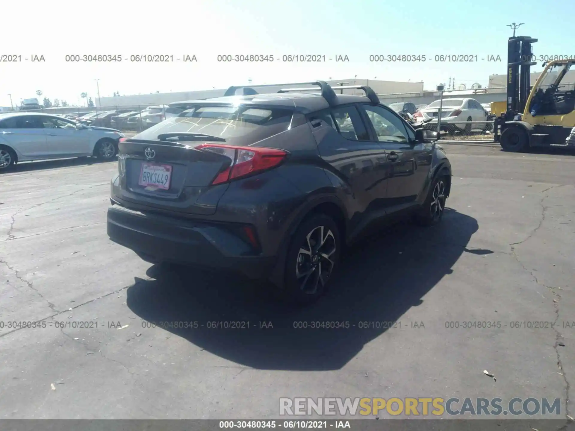 4 Photograph of a damaged car JTNKHMBX9L1081612 TOYOTA C-HR 2020