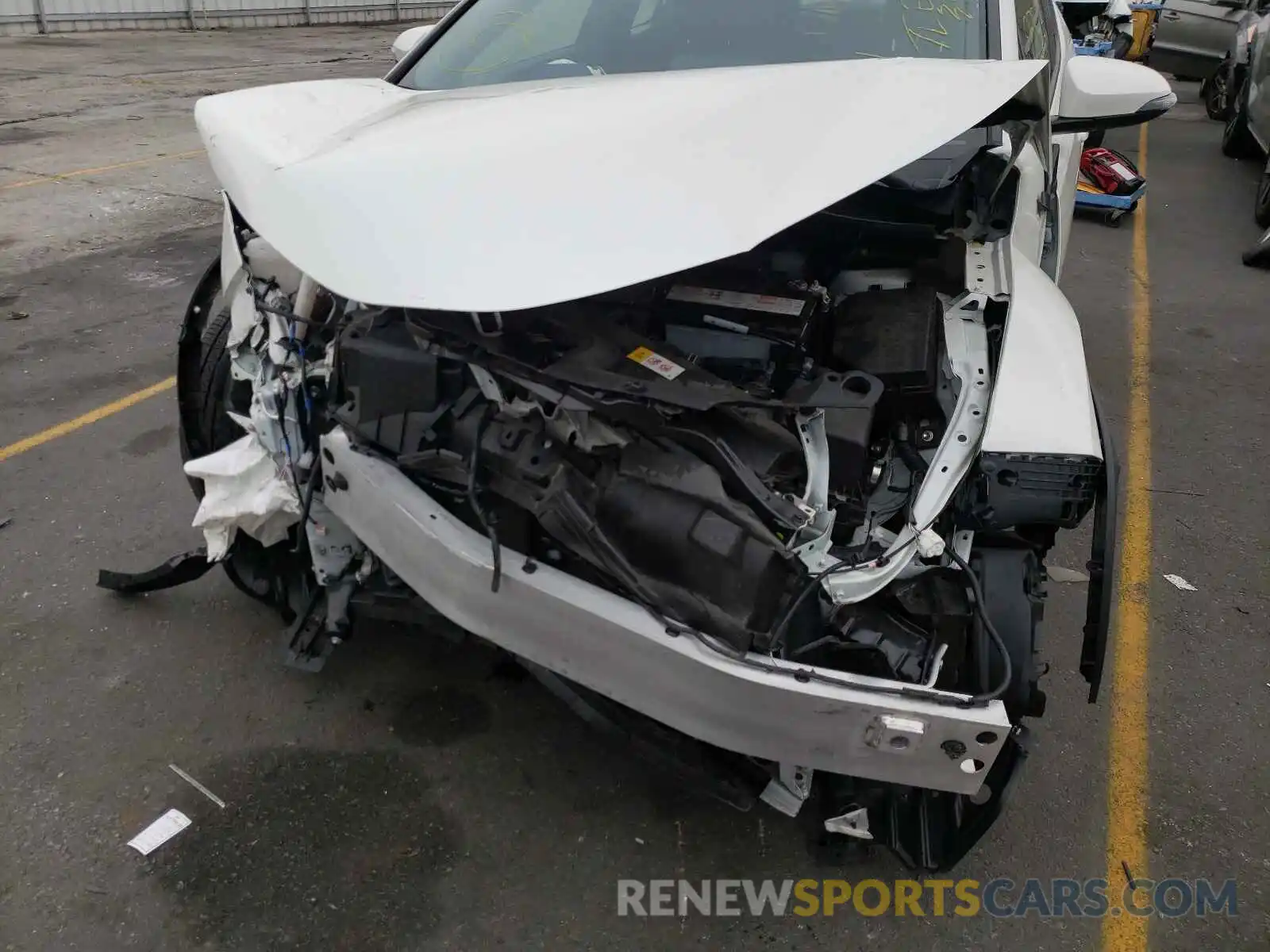 9 Photograph of a damaged car JTNKHMBX9L1084395 TOYOTA C-HR 2020