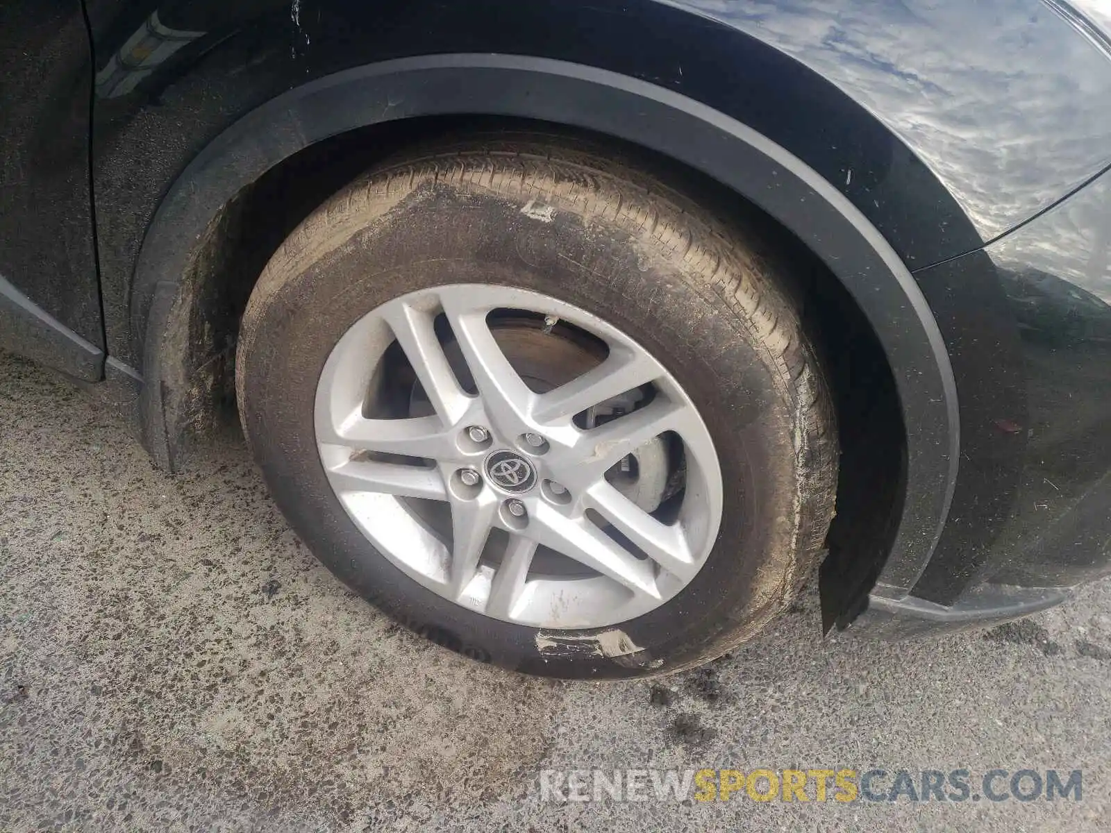 9 Photograph of a damaged car NMTKHMBX1LR102961 TOYOTA C-HR 2020