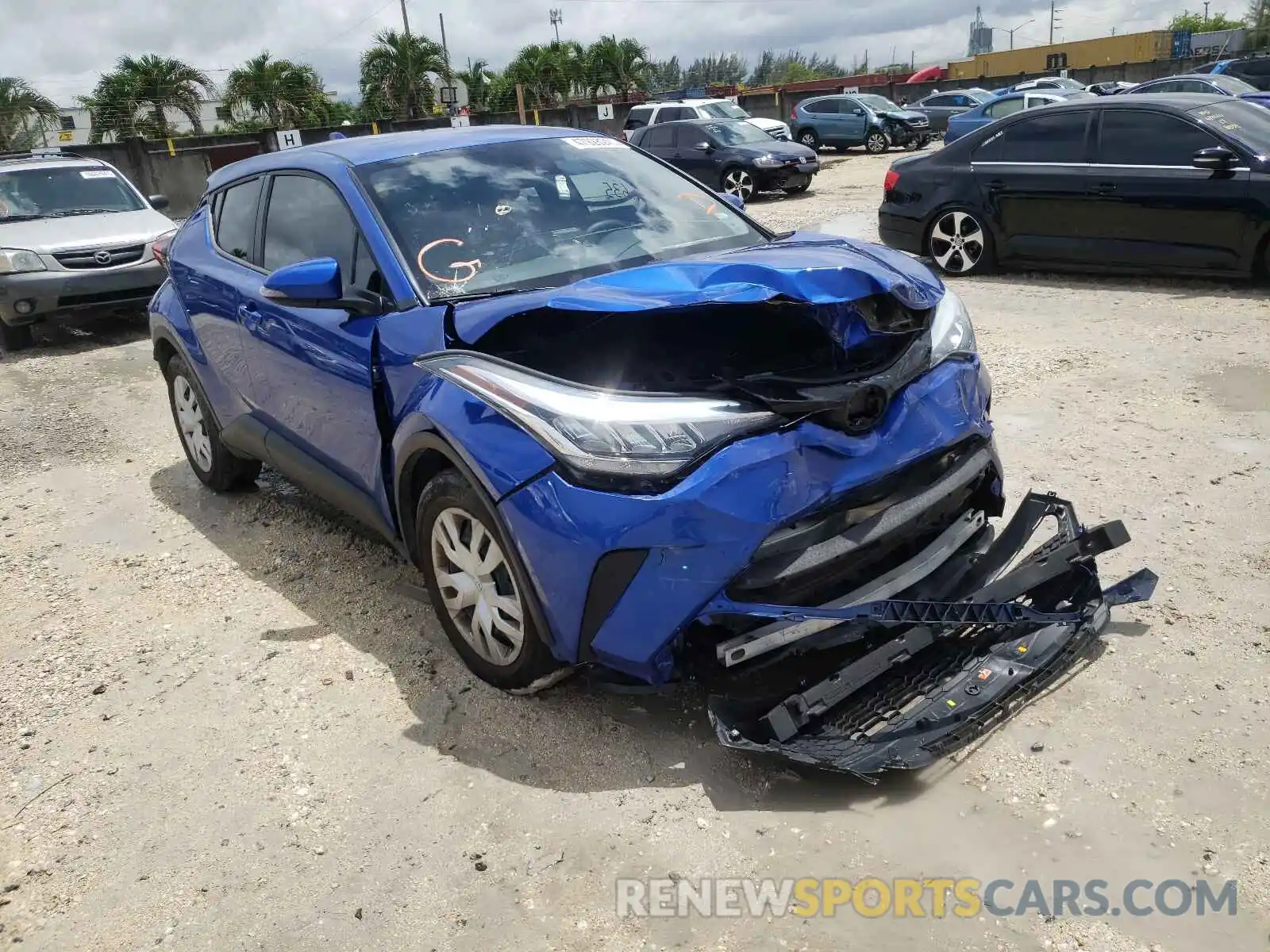 1 Photograph of a damaged car NMTKHMBX1LR106346 TOYOTA C-HR 2020