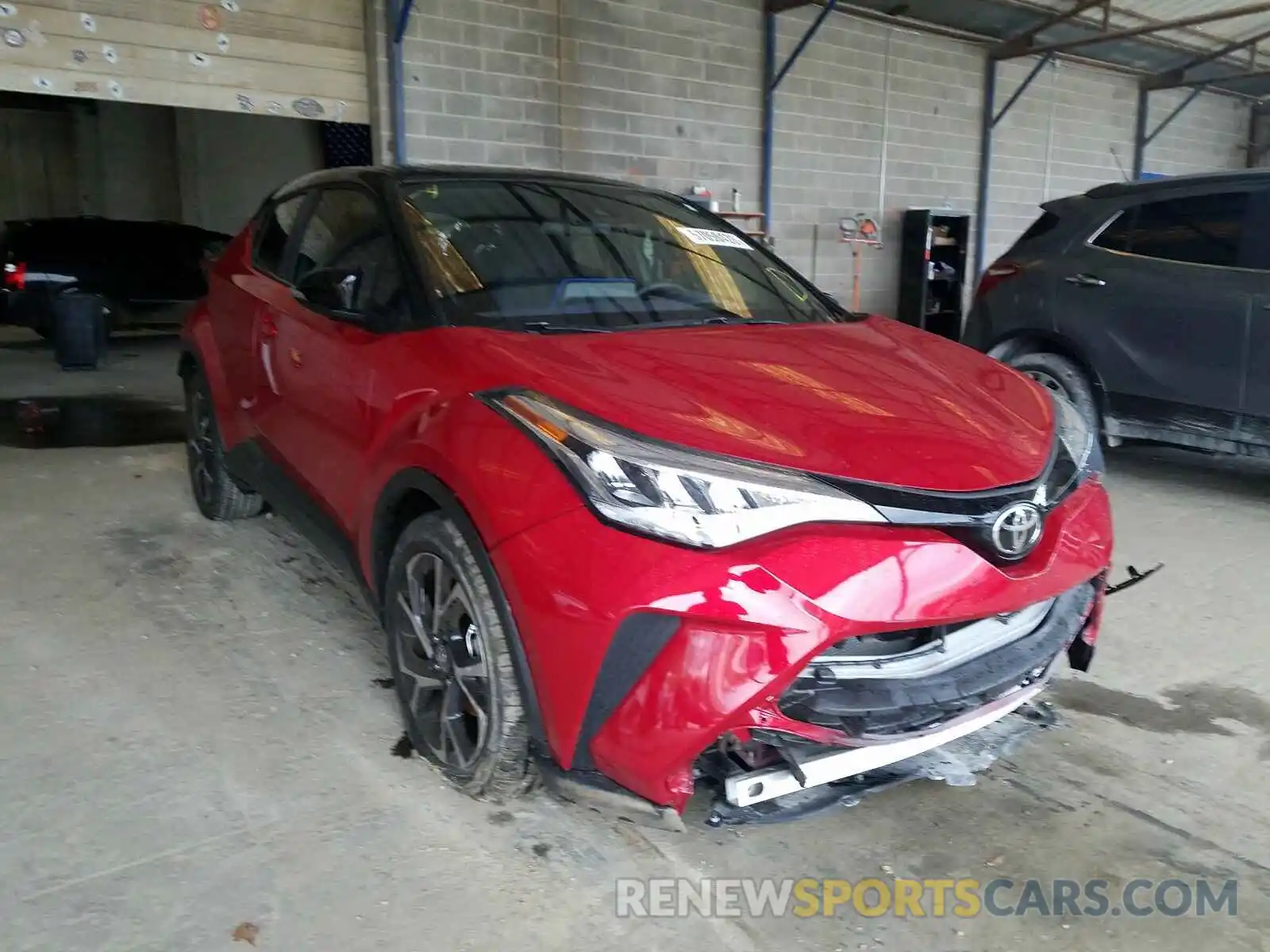 1 Photograph of a damaged car NMTKHMBX1LR112373 TOYOTA C-HR 2020