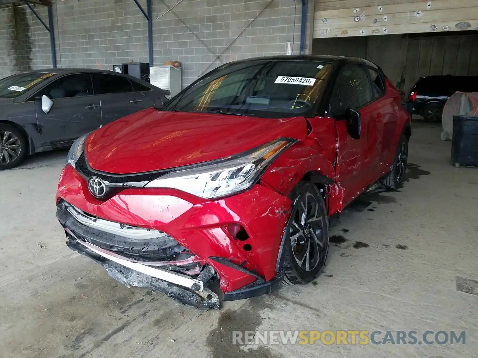 2 Photograph of a damaged car NMTKHMBX1LR112373 TOYOTA C-HR 2020