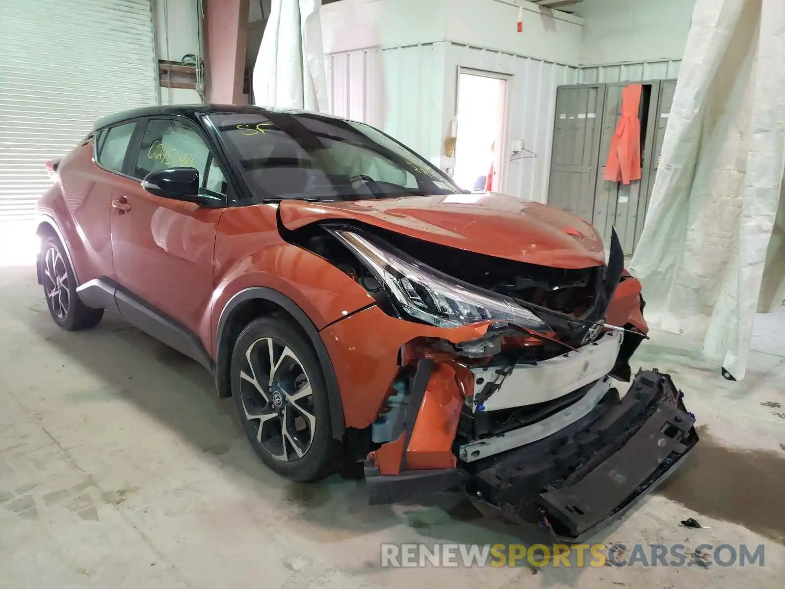 1 Photograph of a damaged car NMTKHMBX1LR113846 TOYOTA C-HR 2020