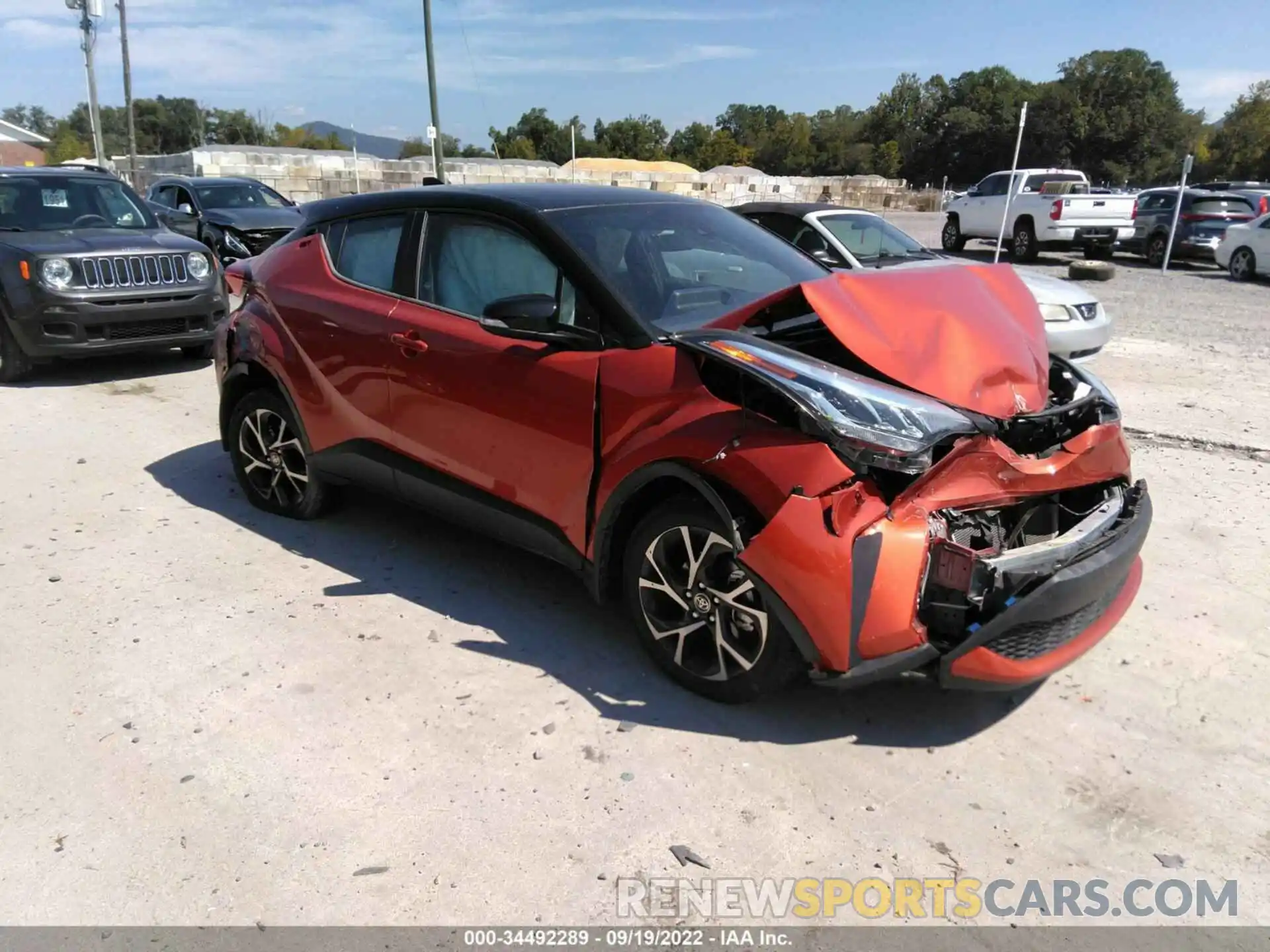 1 Photograph of a damaged car NMTKHMBX1LR117623 TOYOTA C-HR 2020